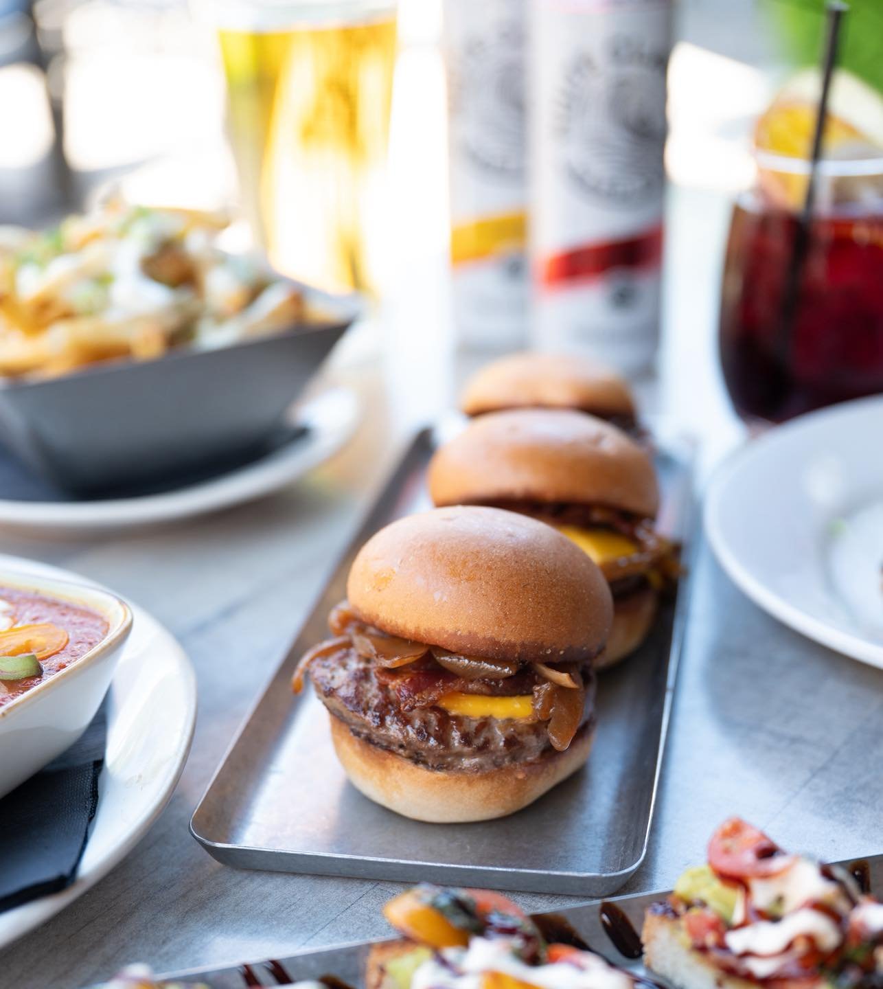 𝐘𝐨𝐮𝐫 𝐡𝐚𝐩𝐩𝐢𝐞𝐬𝐭 𝐡𝐨𝐮𝐫𝐬 𝐬𝐭𝐚𝐫𝐭 𝐚𝐭 𝐁𝐫𝐨𝐨𝐤&rsquo;𝐬 😎🙌

Join us daily for Happy Hour from 3-6PM with delicious eats + drinks at just the right price 😉

✔️ $4 White Claws + Miller Lite Drafts
✔️ $7 House Margaritas + Sangria Ro