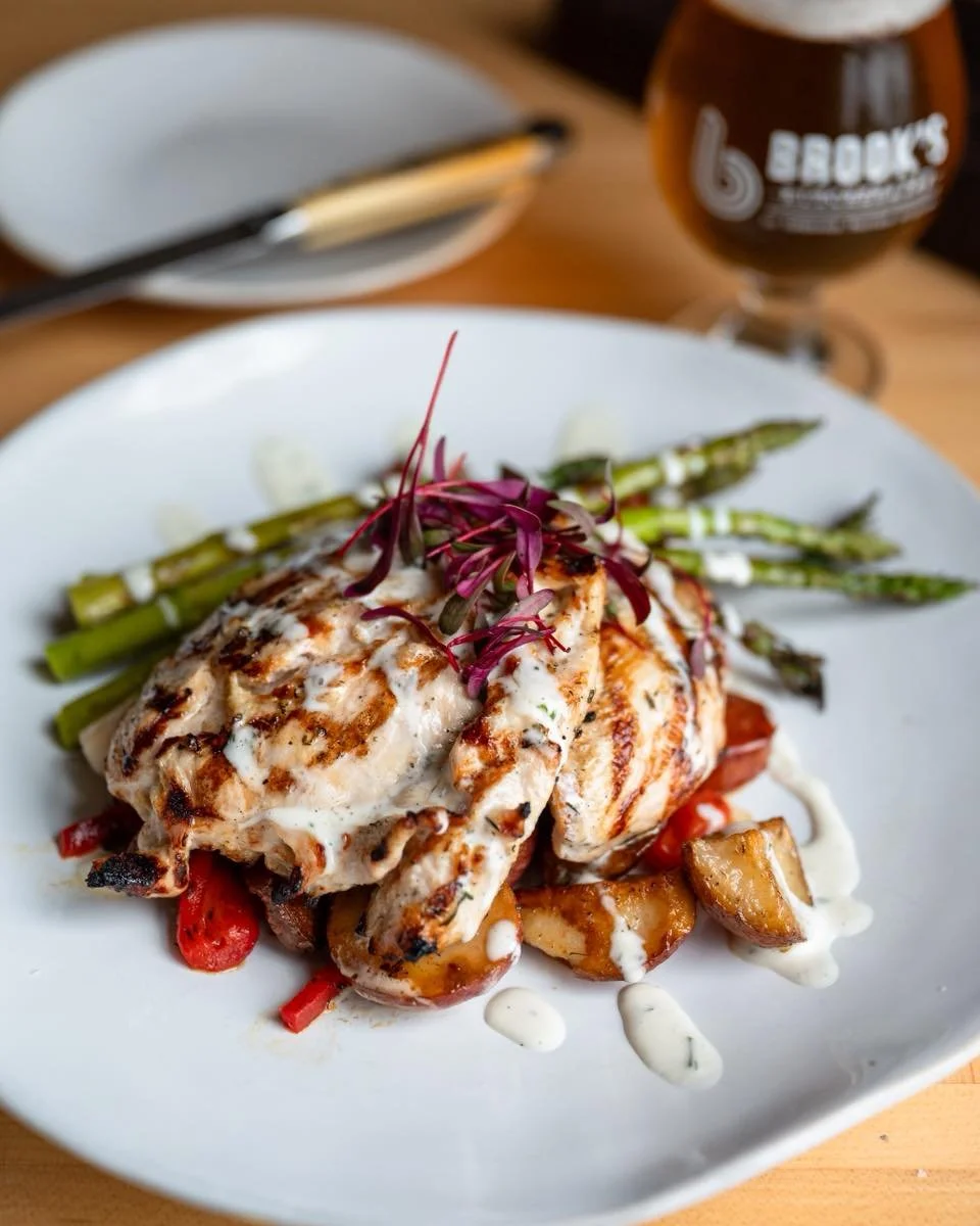 ‼️🚨 𝐍𝐞𝐰 𝐌𝐞𝐧𝐮 𝐀𝐥𝐞𝐫𝐭! 
Our new seasonal Fall menu is now available at Brook's Kitchen & Tap! Come taste our fresh, new delectable dishes featuring bold flavors and savory bites perfect for the changing seasons 🍁
Indulge in new Fall