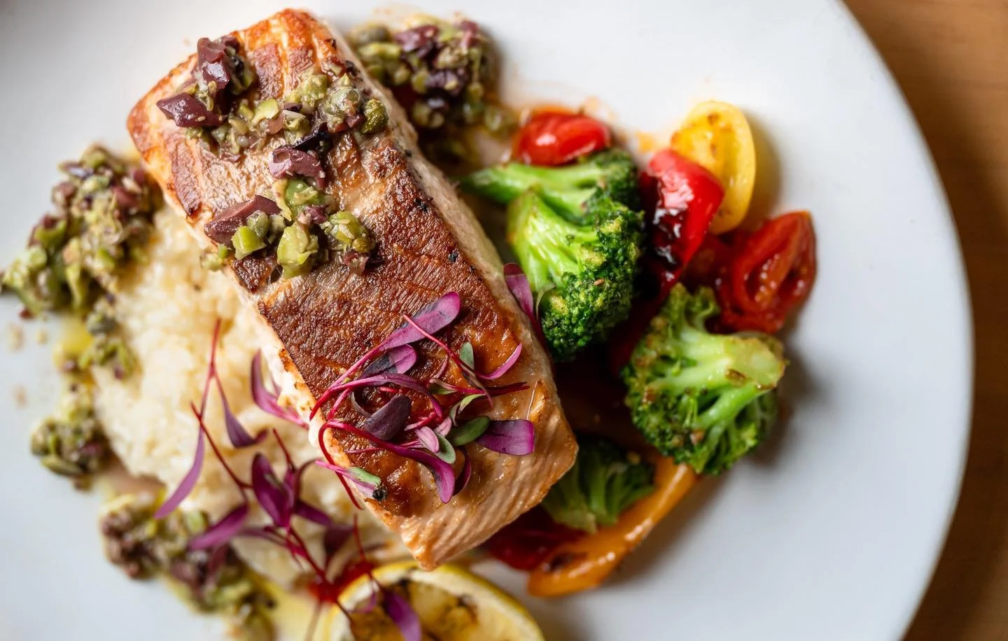 ❄️✨ Warm up with cozy meals at Brook's Kitchen &amp; Tap!

𝐌𝐞𝐝𝐢𝐭𝐞𝐫𝐫𝐚𝐧𝐞𝐚𝐧 𝐒𝐚𝐥𝐦𝐨𝐧
ꜱᴇᴀʀᴇᴅ ꜰᴀʀᴏᴇ ɪꜱʟᴀɴᴅ ꜱᴀʟᴍᴏɴ | ʟᴇᴍᴏɴ-ᴘᴀʀᴍᴇꜱᴀɴ ʀɪꜱᴏᴛᴛᴏ | ʀᴏᴀꜱᴛᴇᴅ ᴘᴇᴘᴘᴇʀꜱ | ᴛᴏᴍᴀᴛᴏ | ʙʀᴏᴄᴄᴏʟɪ | ᴏʟɪᴠᴇ ᴛᴀᴘᴇɴᴀᴅᴇ

Pair with one of our 22 beers on draft, exp