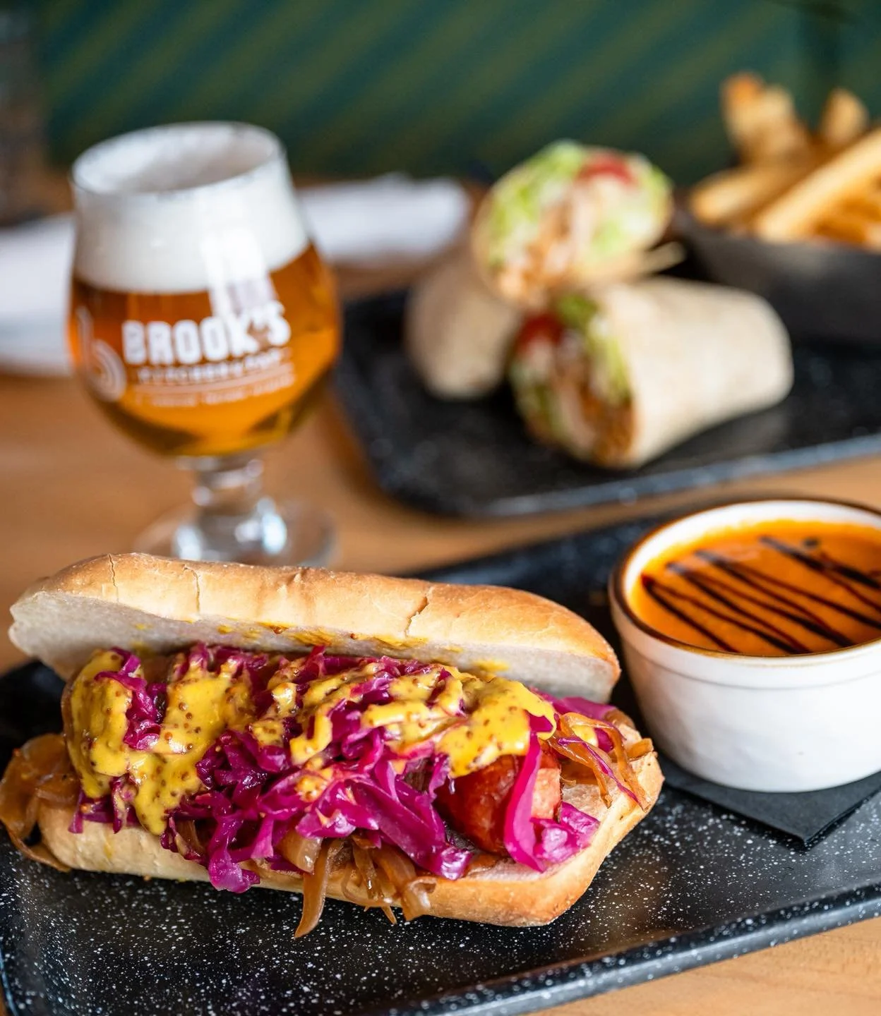 📲 𝗟𝘂𝗻𝗰𝗵 𝗶𝘀 𝗰𝗮𝗹𝗹𝗶𝗻𝗴 -- answer with a mid-day break at Brook's Kitchen &amp; Tap! From our smoked sausage sandwich to our signature wraps, we have everything you need for a most delicious part of your day! 

✨ Lunch menu available Tuesda