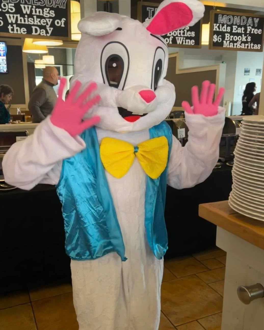 Happy Easter from all of us at Brook's Kitchen &amp; Tap! We are open today from 10AM-2PM for our Easter Brunch Buffet 🐰🍳🌷

𝗕𝗿𝗼𝗼𝗸'𝘀 𝗘𝗮𝘀𝘁𝗲𝗿 𝗕𝗿𝘂𝗻𝗰𝗵 𝗕𝘂𝗳𝗳𝗲𝘁
Sunday, April 5th // 10AM-2PM
Adults: $45/pp
Kids: $20/pp
𝘒𝘪𝘥𝘴 𝘈?