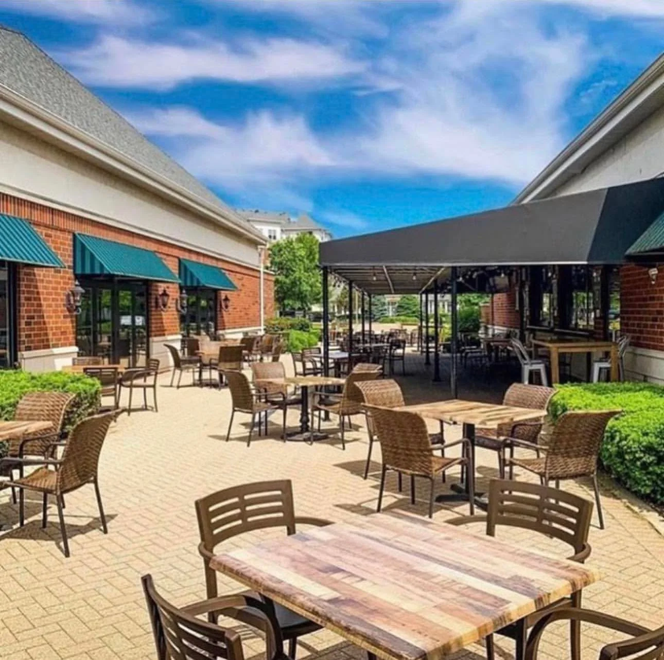 ☀️ Patio season is calling... and your table is waiting at Brook's Kitchen &amp; Tap! 🍔🍹

Kick back outdoors with your favorite craft beer, sip on a refreshing handcrafted cocktail, and dig into the fresh flavors you love&mdash;all on our spacious 