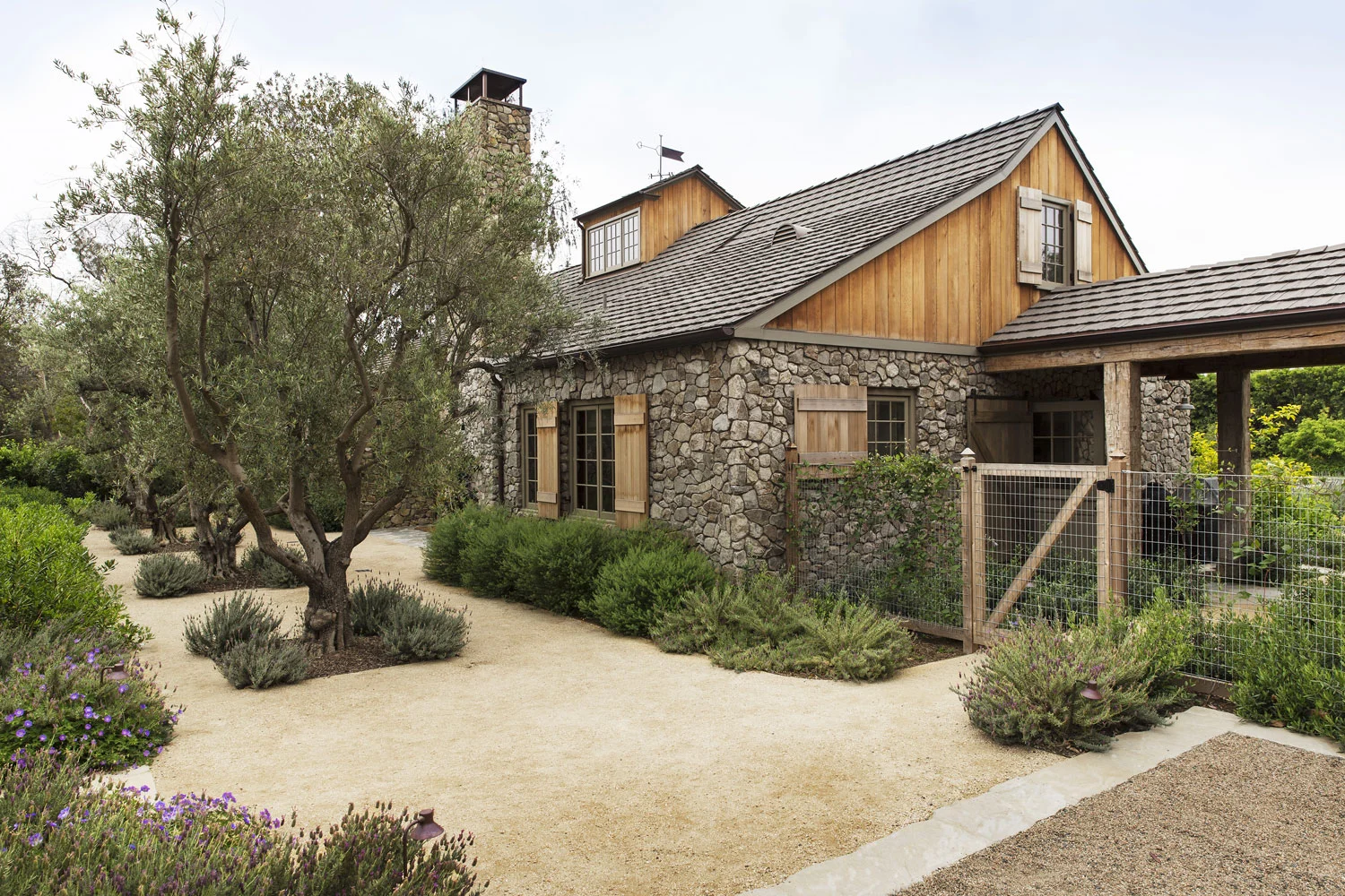 Modern-Farmhouse-Guest-House-Breezeway-Premier-General-Contractors.jpg