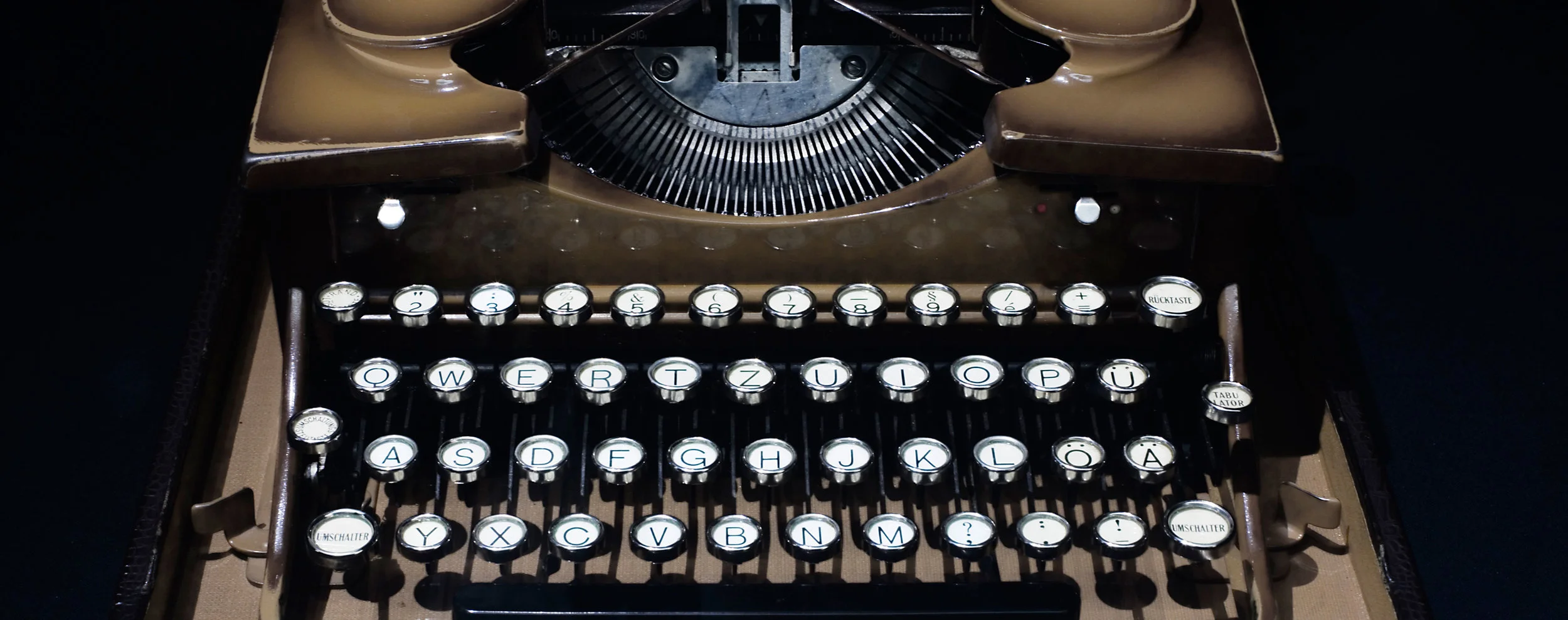 Berlin-_Royal_mechanic_manual_portable_typewriter_-_3128.jpg