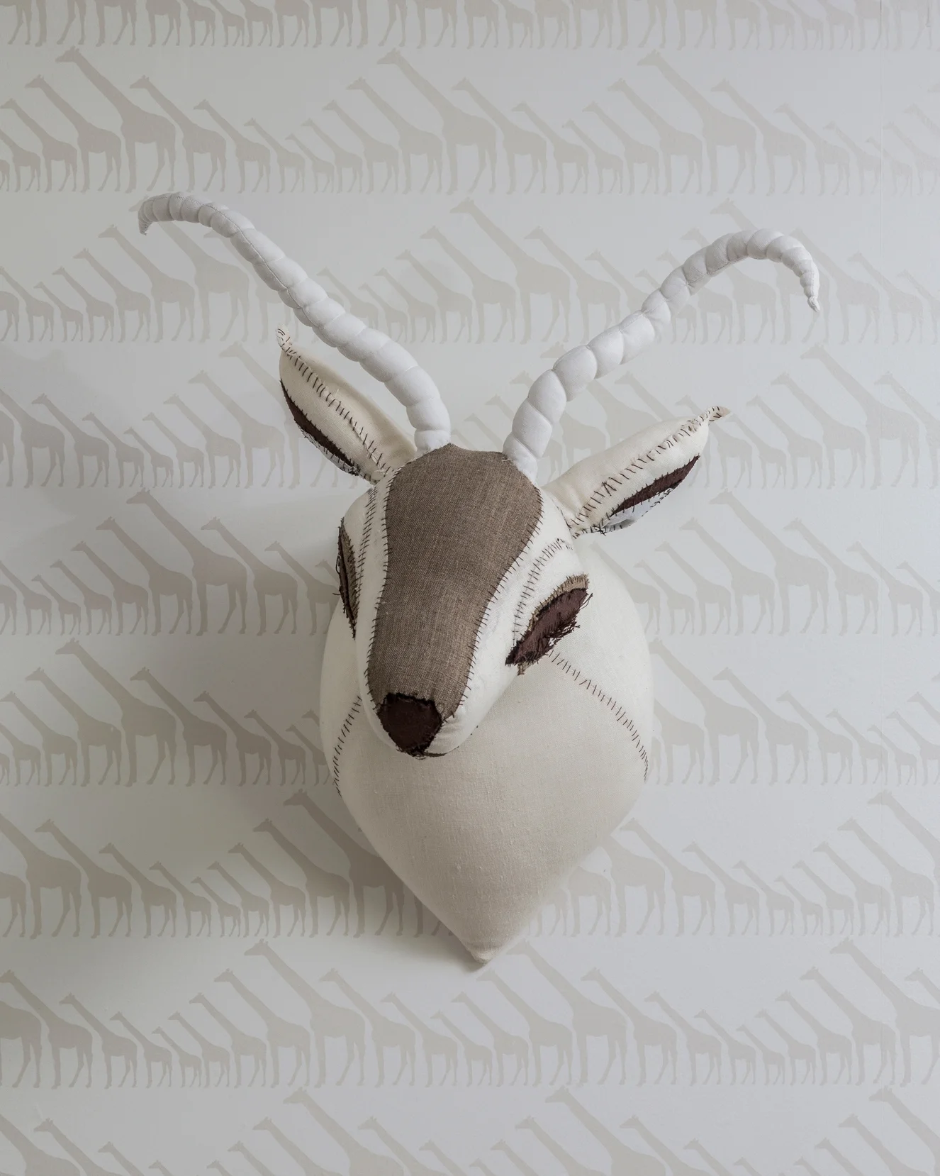 Giraffe in Rain | Kids Wallpaper