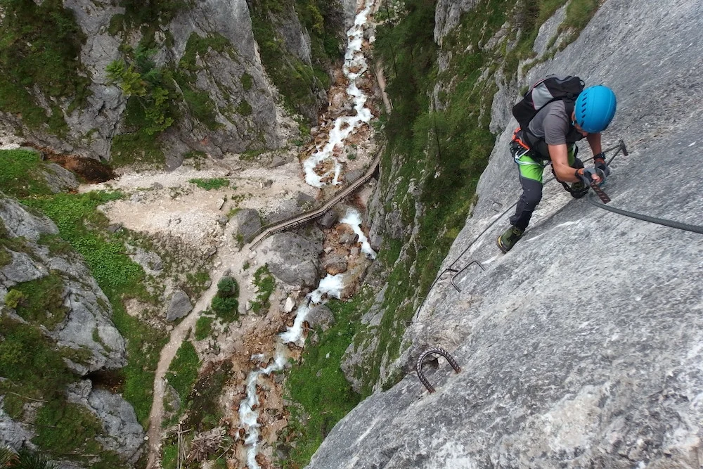 Do you feel like you’re about to scale a cliff before you go on stage to give a speech? Well, that’s normal. The best solution is to do what rock climbers do: channel that fear into preparation and practice!