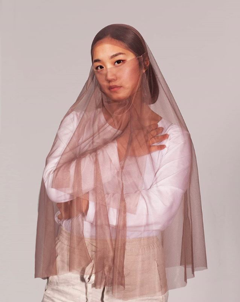 REDA// (arab) In your own favor// For the one half I'm wearing too much and for the other I'm a shame to my own community, because I'm wearing it wrong. Is there a use of what you're wearing, if you're just wearing it to please the others and not yourself? - Your Niqab doesn't work.