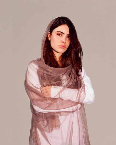 REDA// (arab) In your own favor// For the one half I'm wearing too much and for the others I'm a shame to my own community. Is there a use of what you're wearing, if you're wearing it to please the others and not yourself? - Your Shayla doesn't work.