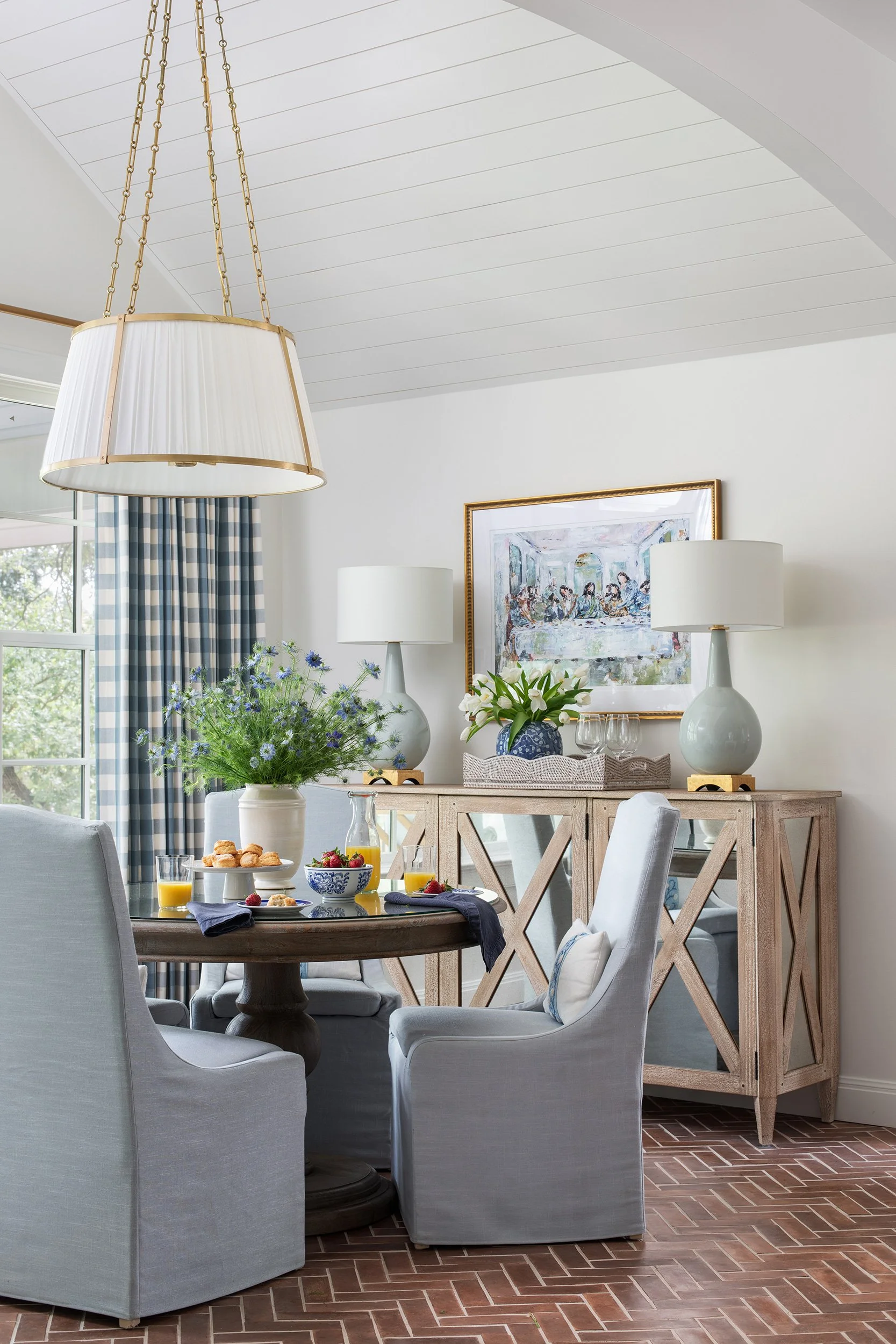 Travis Country Home breakfast nook design by Heather Scott Home & Design, build by Drake Build and architecture by Architecture by George. Photography by Avery Nicole Photography and located in Austin, Texas