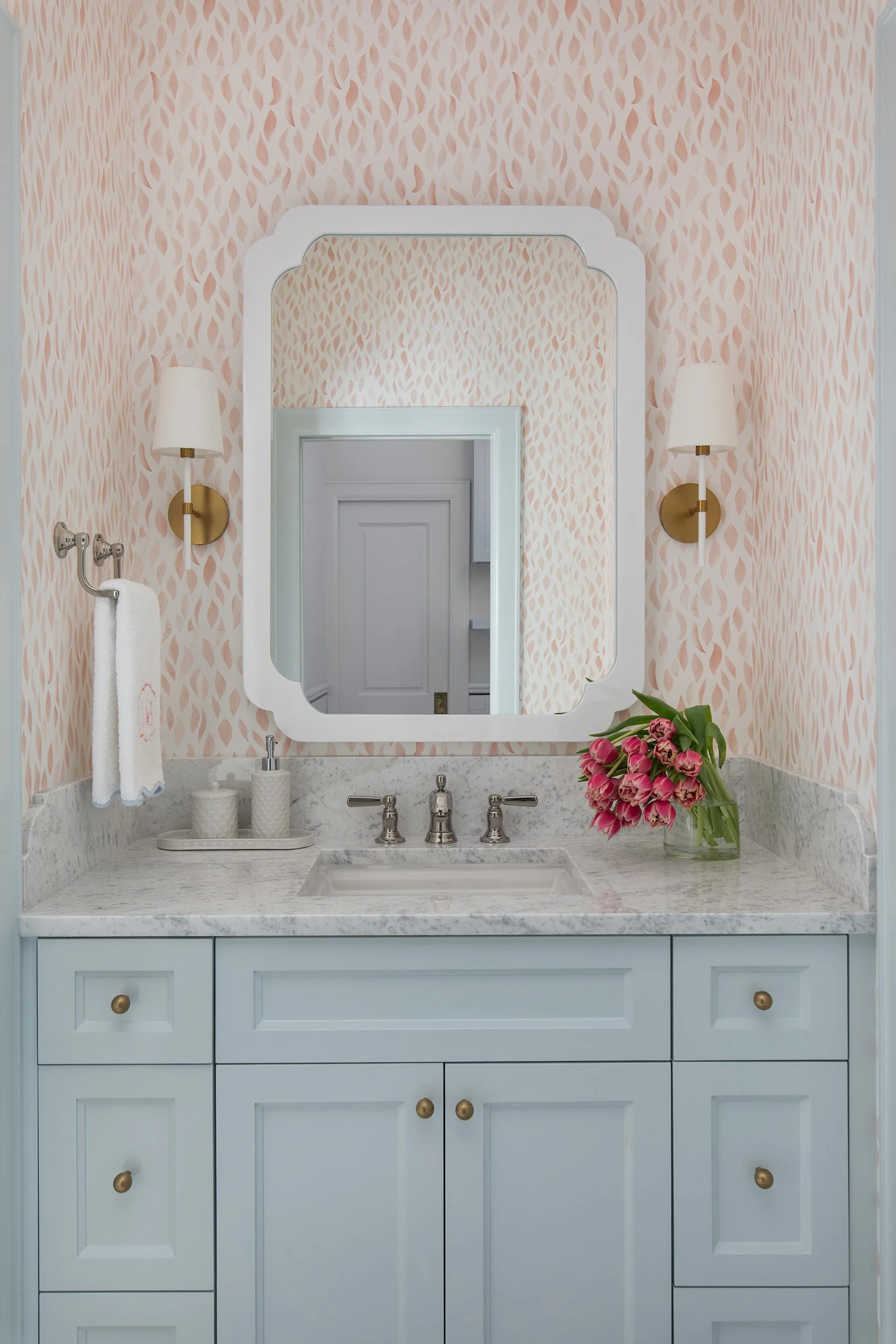 Travis Country Home girls bathroom design by Heather Scott Home & Design, build by Drake Build and architecture by Architecture by George. Photography by Avery Nicole Photography and located in Austin, Texas