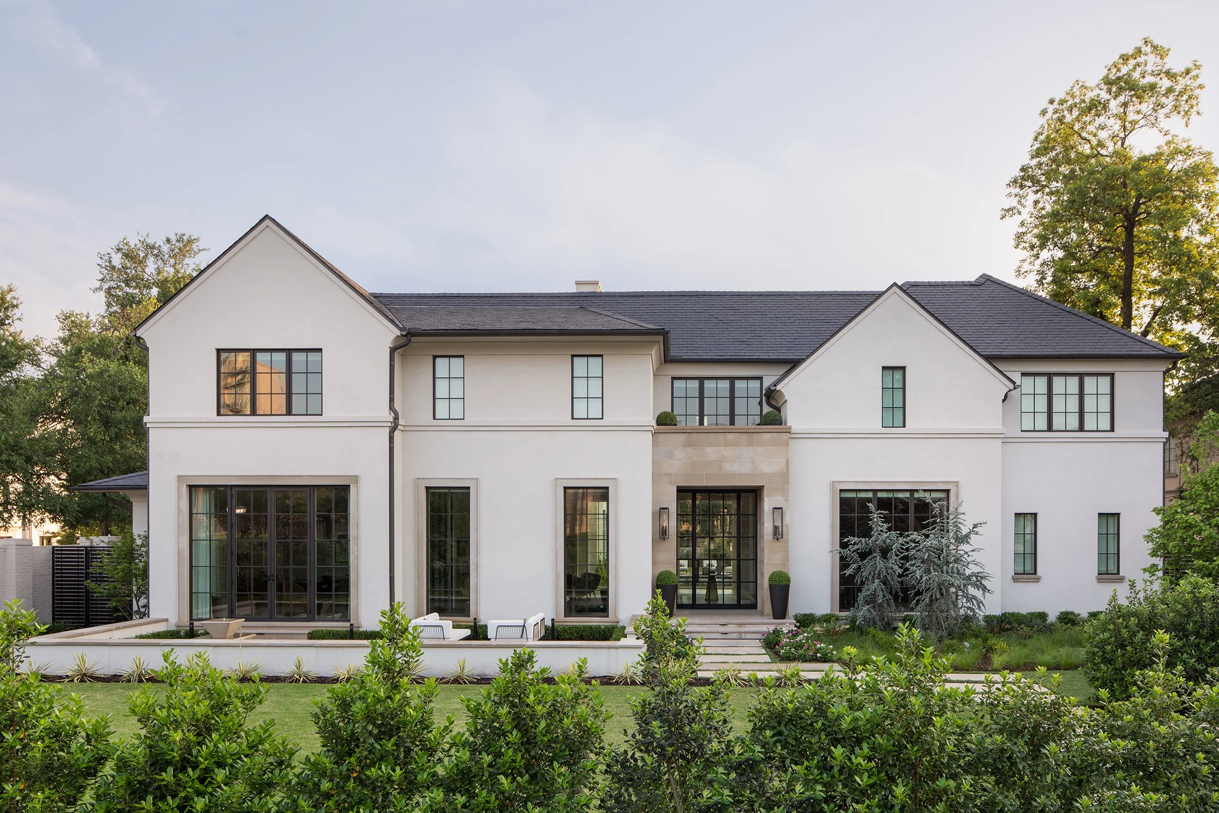 Highland Park home front exterior interior design by Emma Corner Interiors, residential photography by Avery Nicole Photography and located in Highland Park in Dallas, Texas