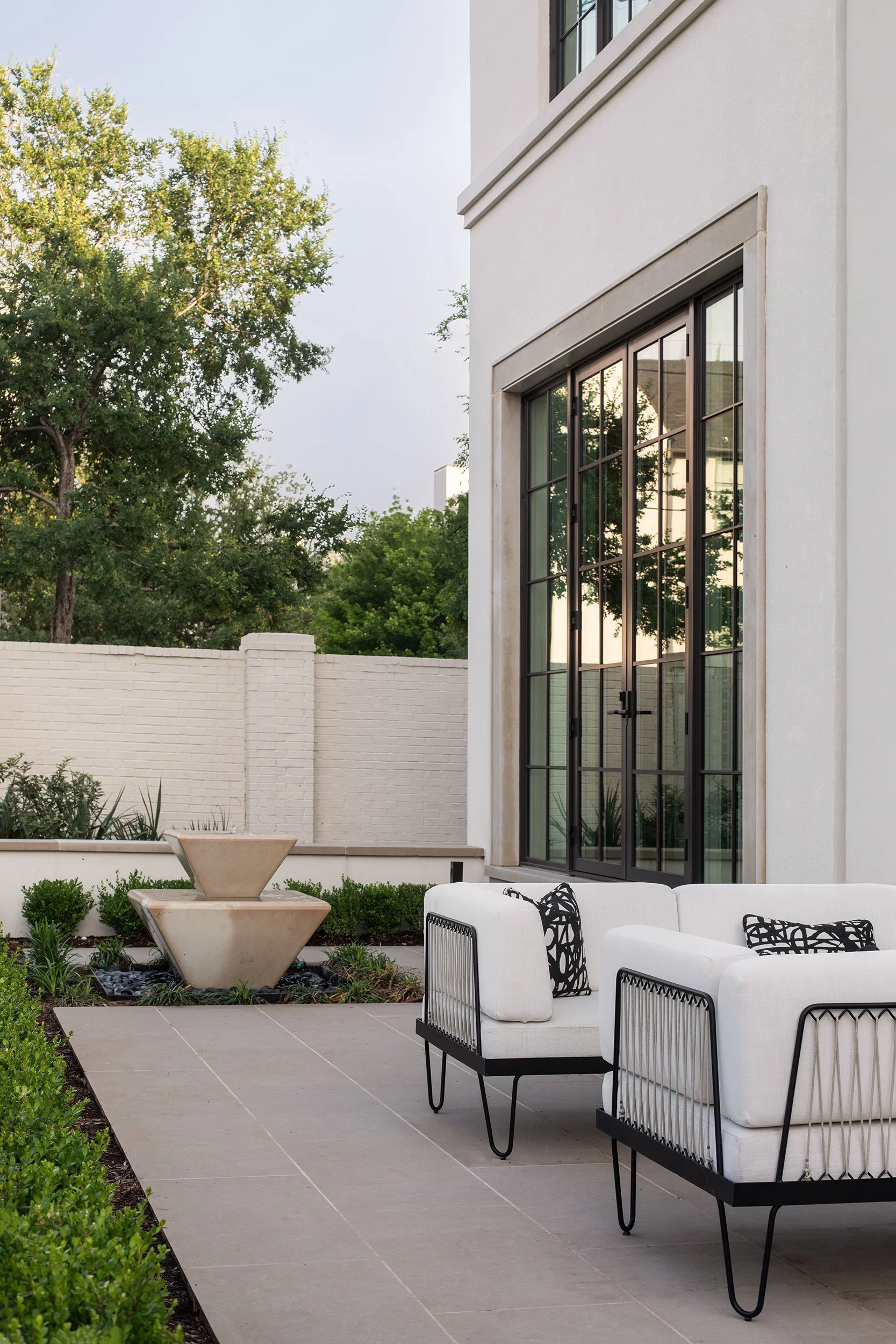 Highland Park home front exterior interior design by Emma Corner Interiors, residential photography by Avery Nicole Photography and located in Highland Park in Dallas, Texas