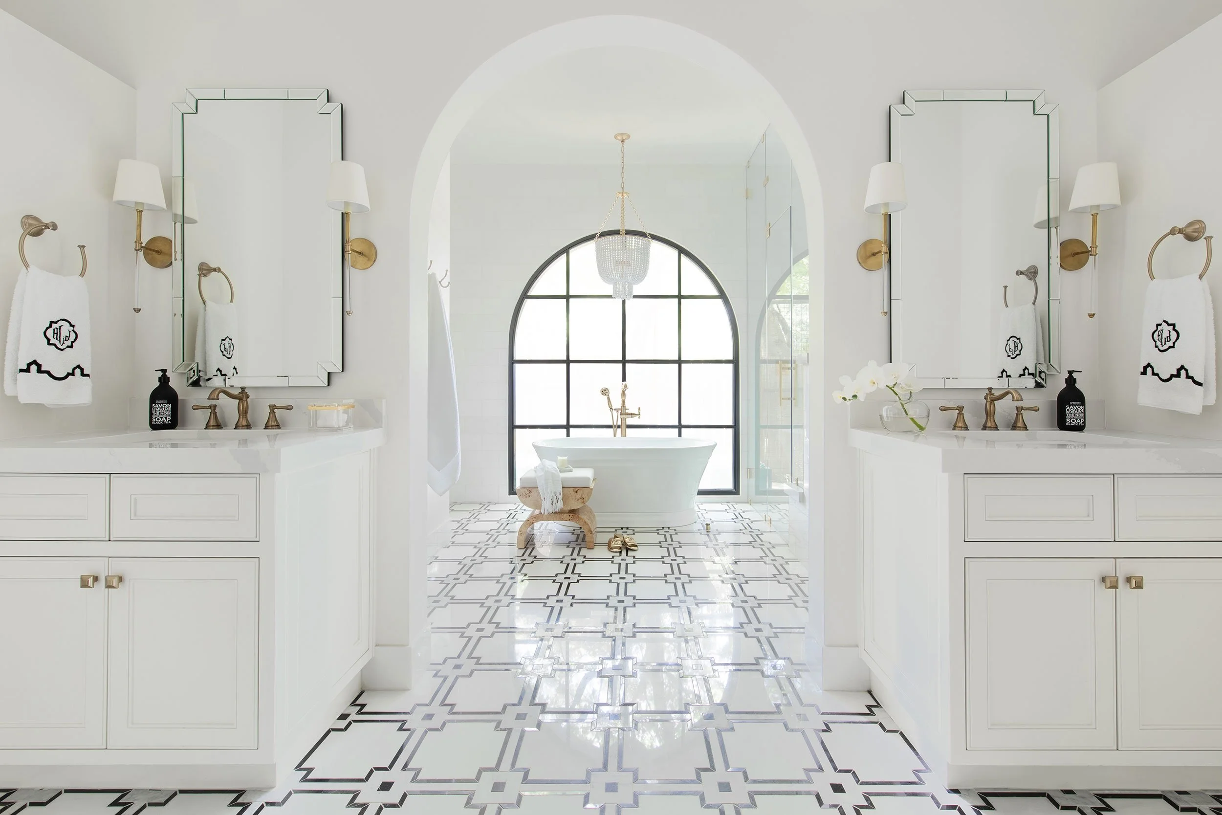 Primary bathroom from Classic Casa designed by Heather Scott Home & Design, Austin Texas, photography by Avery Nicole Photography