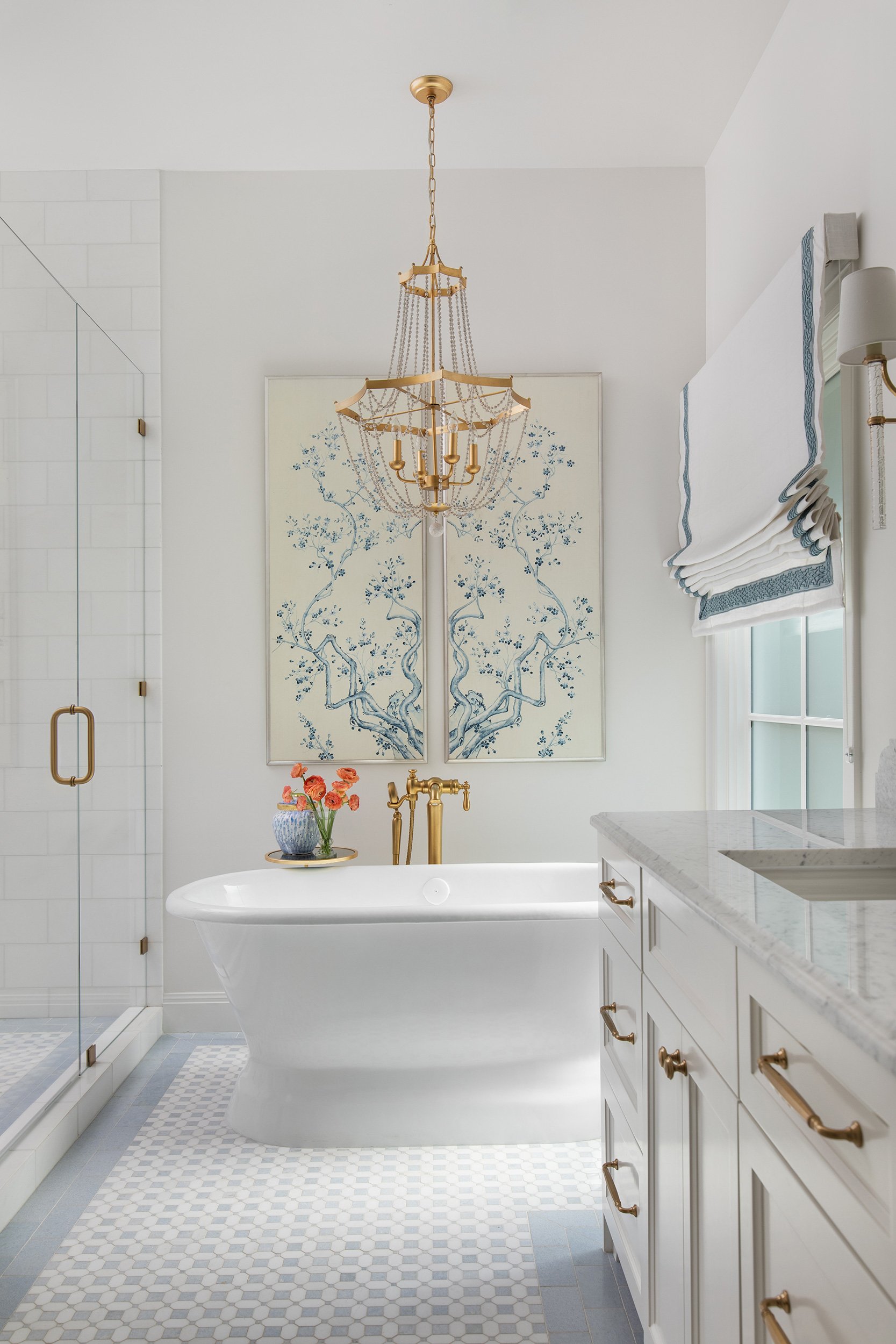 Travis Country Home primary bathroom design by Heather Scott Home & Design, build by Drake Build and architecture by Architecture by George. Photography by Avery Nicole Photography and located in Austin, Texas