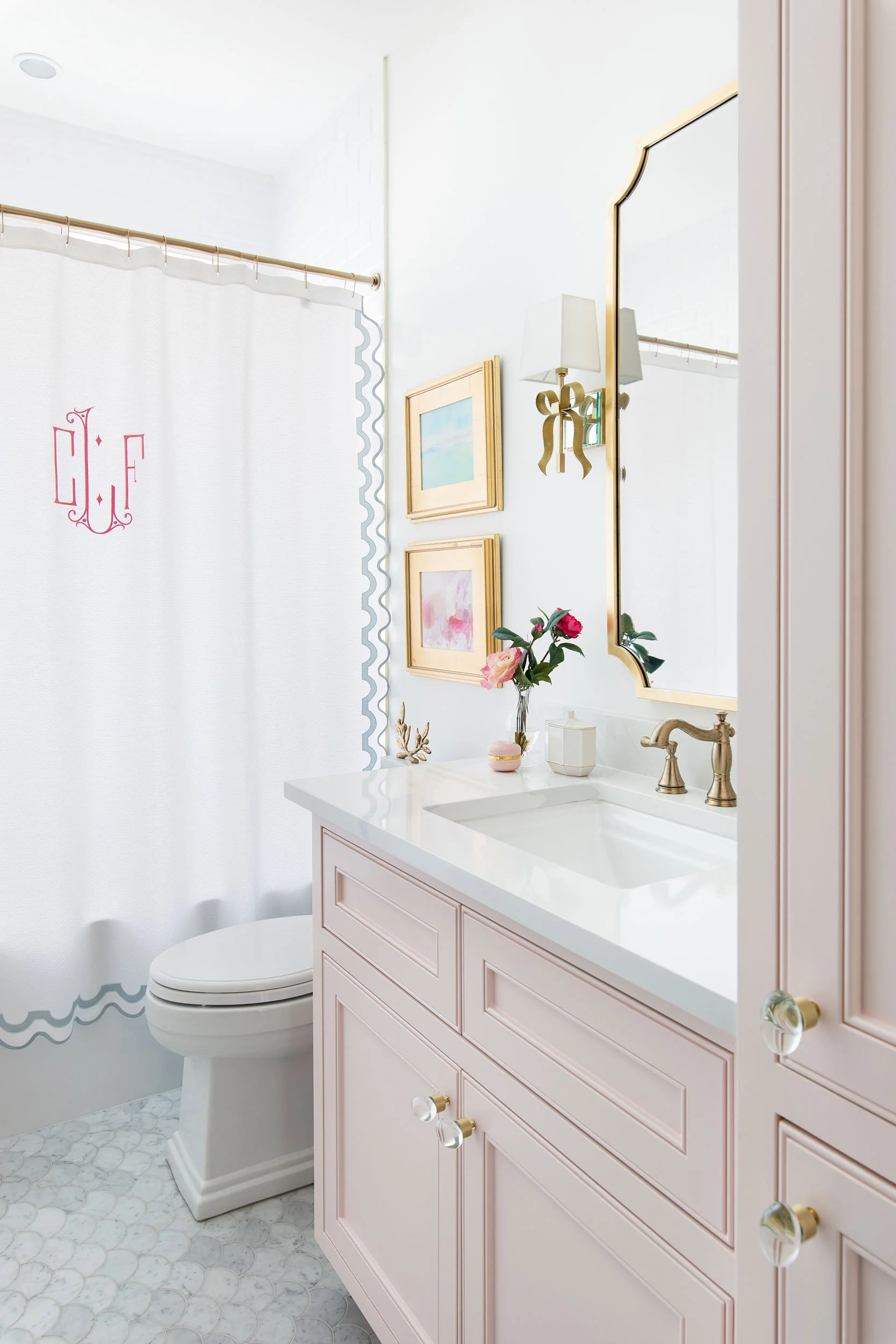 Kids bathroom from Classic Casa designed by Heather Scott Home & Design, Austin Texas, photography by Avery Nicole Photography