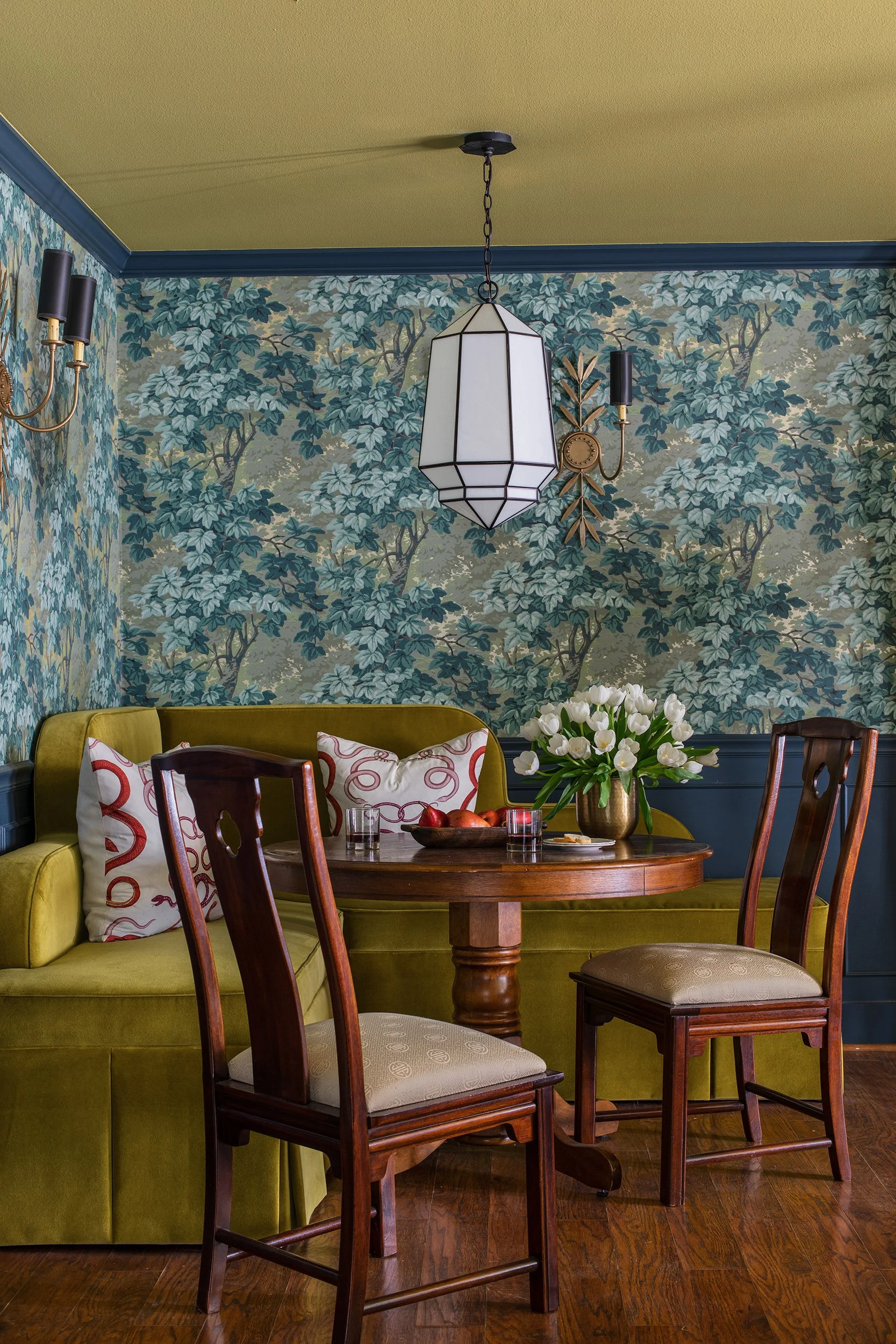 The Menagerie luxury boutique hotel the belladonna suite breakfast nook by Sarah Stacey Interior Design. Photography by Avery Nicole Photography and located in Fredericksburg, Texas