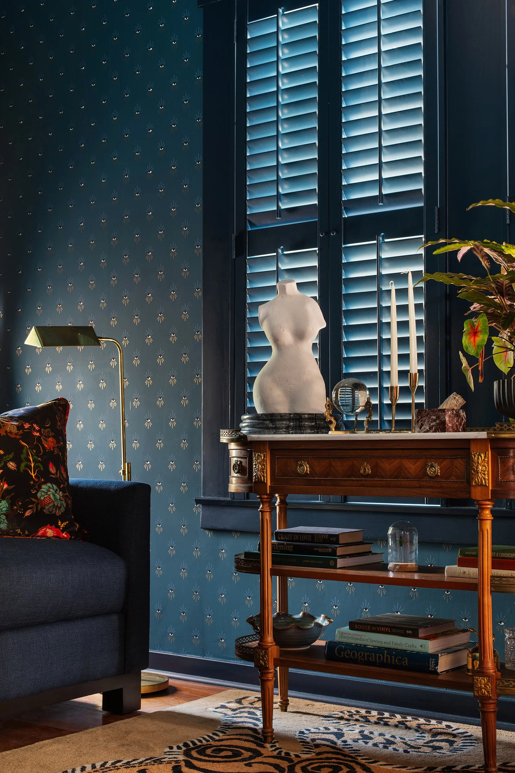 The Menagerie luxury boutique hotel the rapture mansion blue sitting room room design by Sarah Stacey Interior Design. Photography by Avery Nicole Photography and located in Fredericksburg, Texas