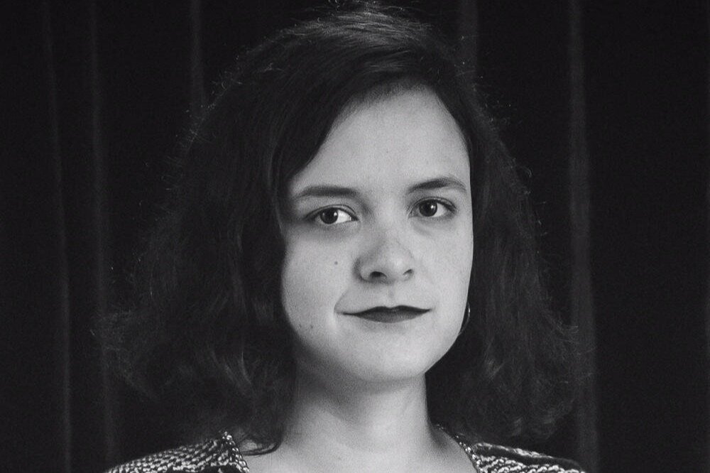 Fernanda Tovar Mi edad, la tuya y la edad del mundo Fernanda nació el 19 de Octubre del 1991 en Ciudad de México. Estudio en la Facultad de filosofía y letras en UNAM y la Escuela Activa de Fotografia. Luego hizo estudios en el Centro de Capa