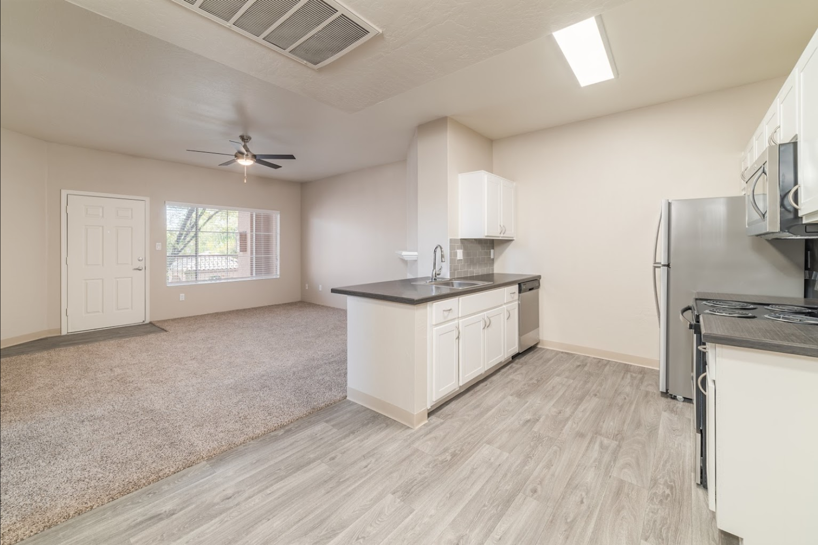 PACKAGE 3 - QUEEN SIZE W/ PRIVATE BATH Features: Private Bath, Ocean Views, Air Conditioning, Modern Suite, Queen Size Bed