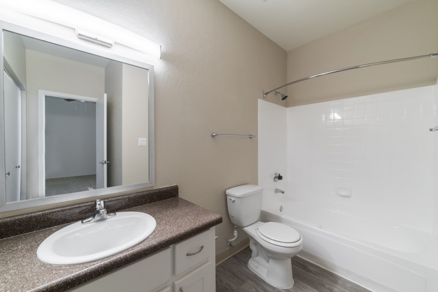 PACKAGE 2 - KING SIZE W/ PRIVATE BATH Features: Private Bath, Ocean Views, Air Conditioning, Modern Suite, King Size Bed