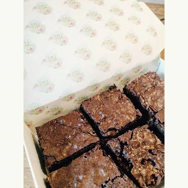 🍫THE PERFECT BROWNIE!? 🍫

Since starting the treat boxes I have made various brownie recipes. My previous recipe I found too gooey in the middle but cakey like at the edges. I tried another, I didn't like at all. Too flat!  To me the perfect browni