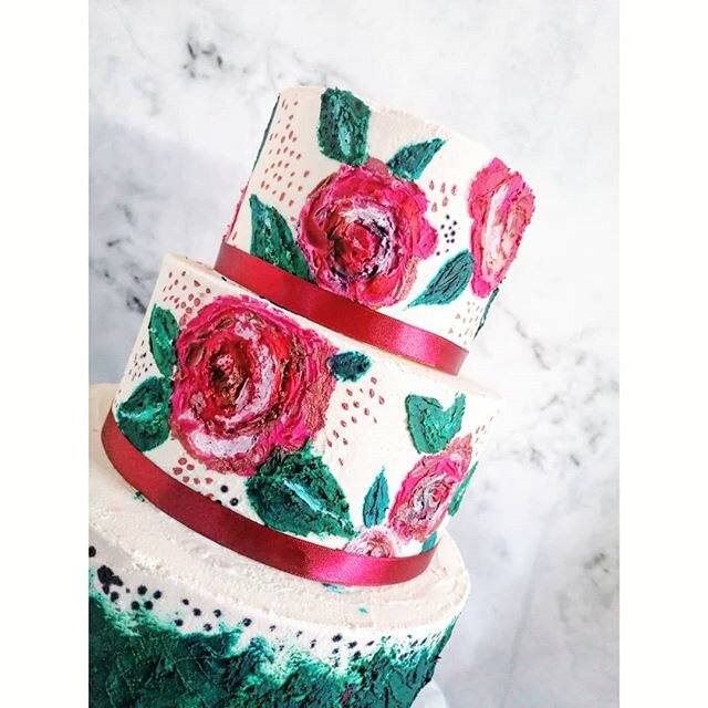 Really want to practice more buttercream painting I loved doing this cake.

I'm so sad I have no wedding cakes to do and I can't imagine how the couples feel 😔I keep looking through my old photos.  Will someone please let me paint their wedding cake