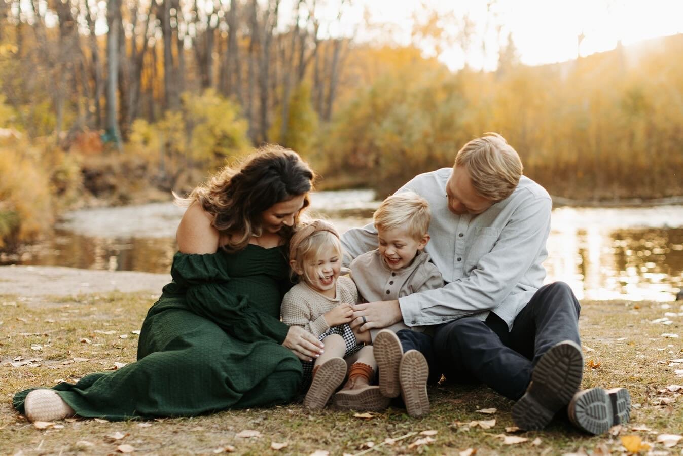 Already missing this fall light. I got to photograph Kylie and Shane&rsquo;s wedding and now they have their third baby on my way. These are truly the sweetest moments as a photographer. 🥹