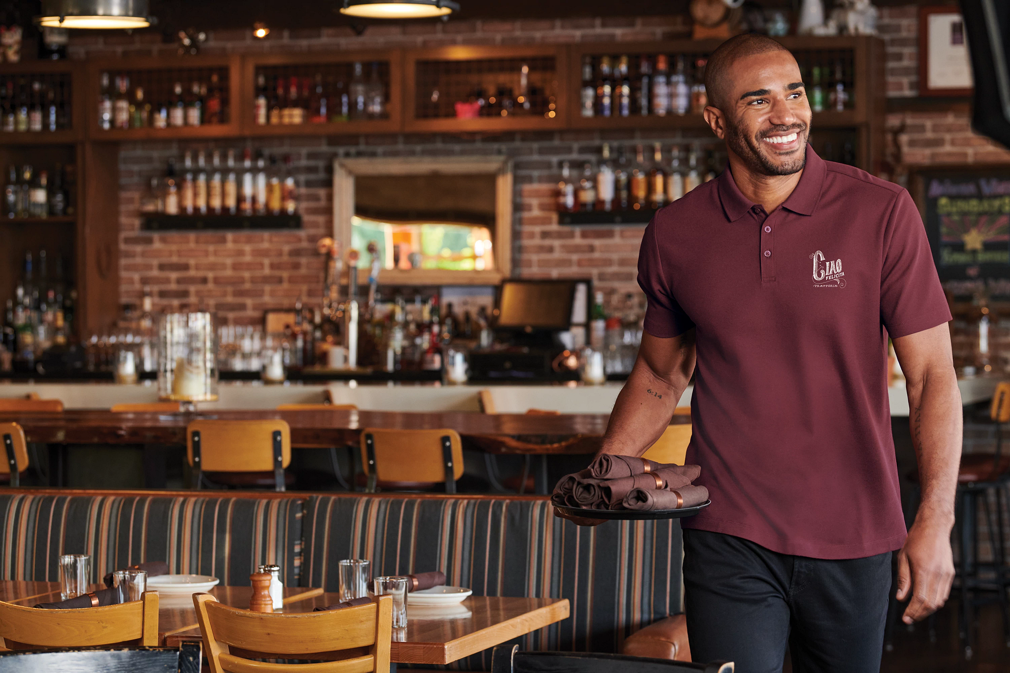 K810_Burgundy_Model_Lifestyle_FA23_ES24.png