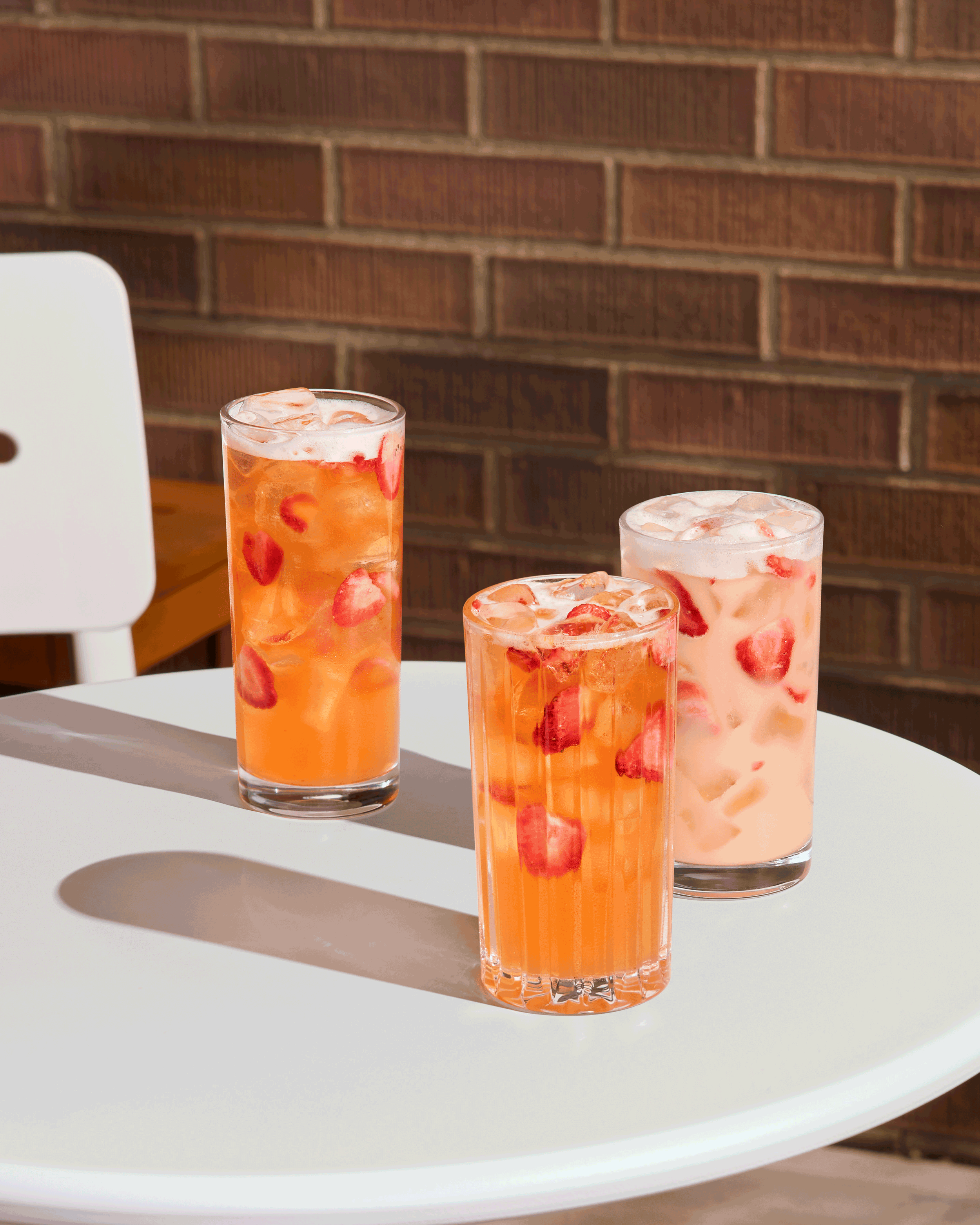 MangoStrawberryAcaiRefresher_MangoStrawberryAcaiLemonadeRefresher_Golden-Glow.png