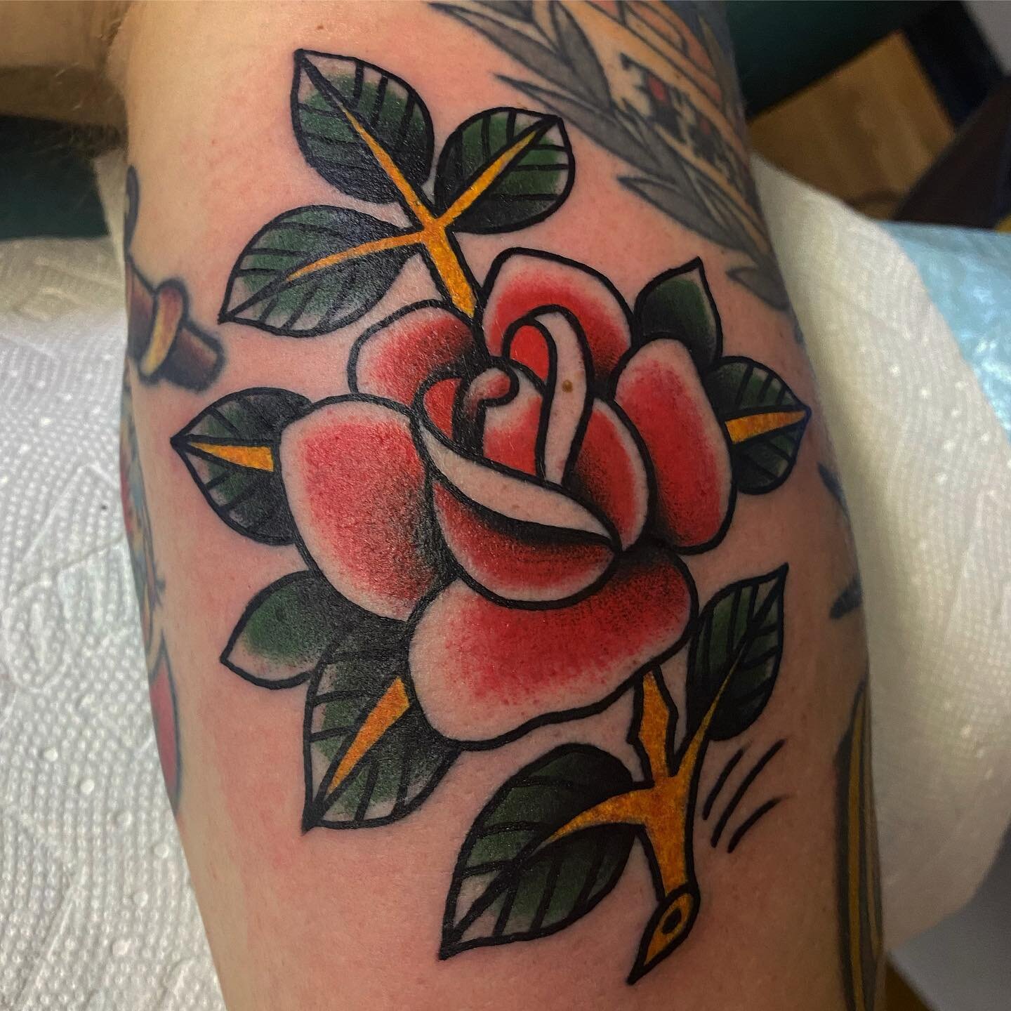 Some rose filler work from @babyjohntattoo #traditionalart #tradionaltattoo #traditional #whiterosetattoosupply #kingpin #njtattooartist #njtattoo #njtattooshop #njtttooer #rosetattoo