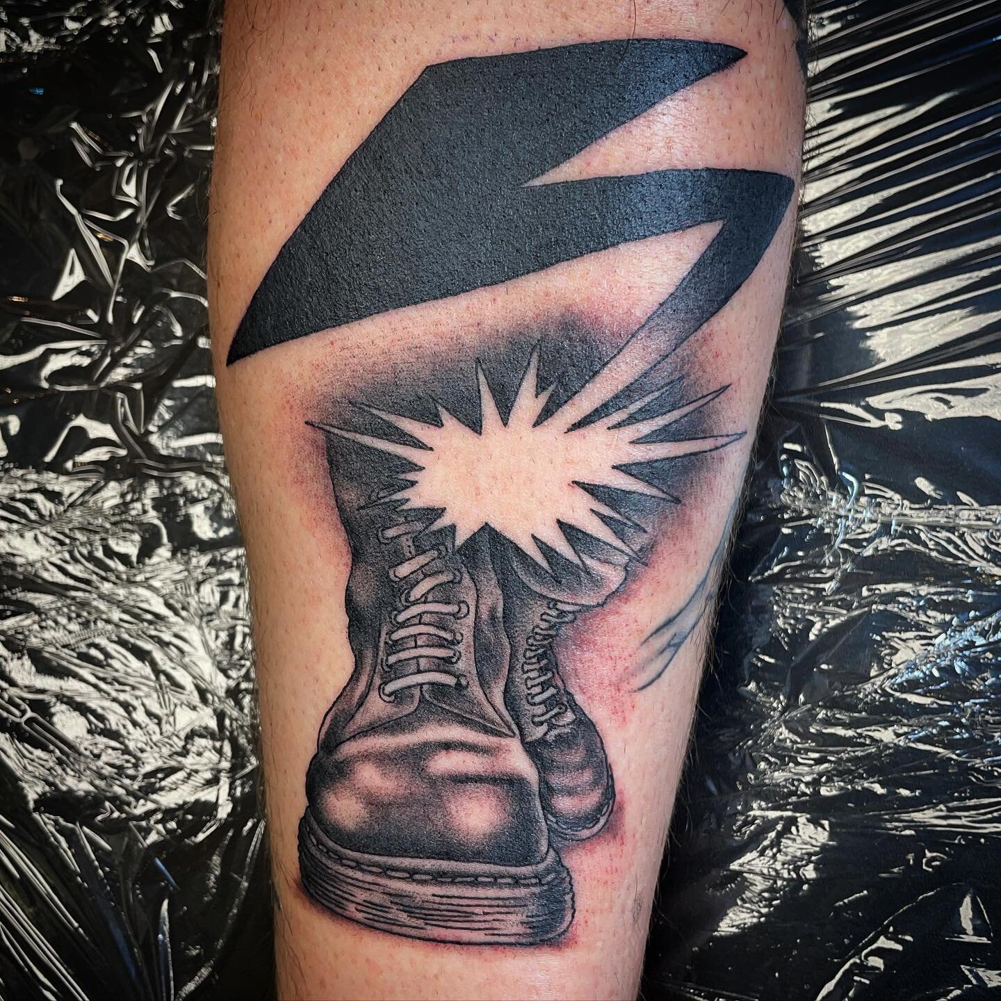 @bryan_kienlen representin two legends #badbrains #docmartens #docmartens1460 #badbrainstattoo @darryl.jenifer @therealofficialhr @badbrainsofficial #skins #antiracist #spiritof69