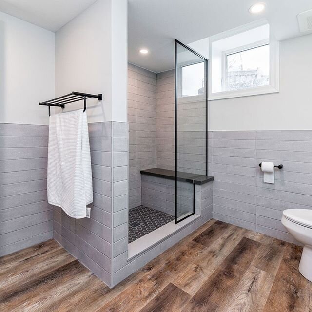 ⁣
⁣Are those swimsuits hanging up? 👙👙⁣ Swipe right ▶️
⁣
⁣
⁣Oh yeah. ⁣
⁣
⁣
⁣Our clients are set for 💦Backyard Pool Season 🏊&zwj;♂️💦⁣
⁣with their new basement bathroom /changeroom, only steps away from their new pool. ⁣Complete with Underfloor hea