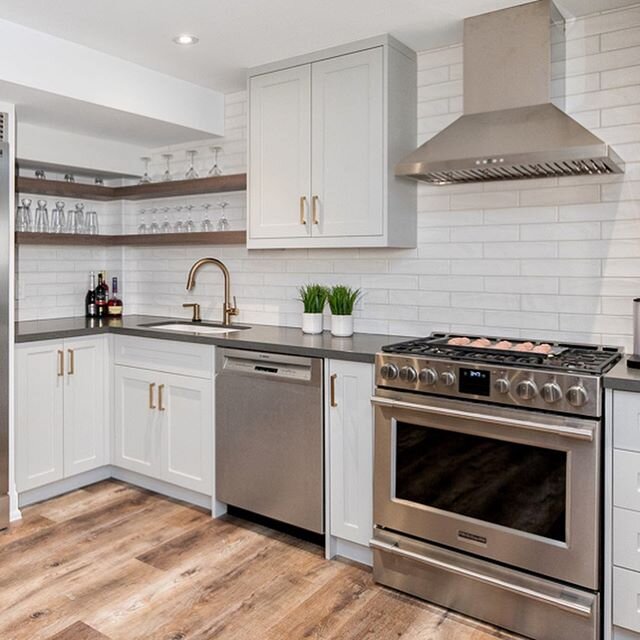 ⁣
⁣We're calling this sweet Basement Kitchen &quot;&quot;Rustic Refined&quot;. 👜🍂⁣
⁣
⁣
⁣The faux Reclaimed-Wood floor + simple Concrete counter &amp; a bit of glam, with Gold hardware. ⁣
⁣
⁣
⁣◾️Tap for Sources ◾️⁣
⁣
⁣
⁣Part of our #milton whole-hom