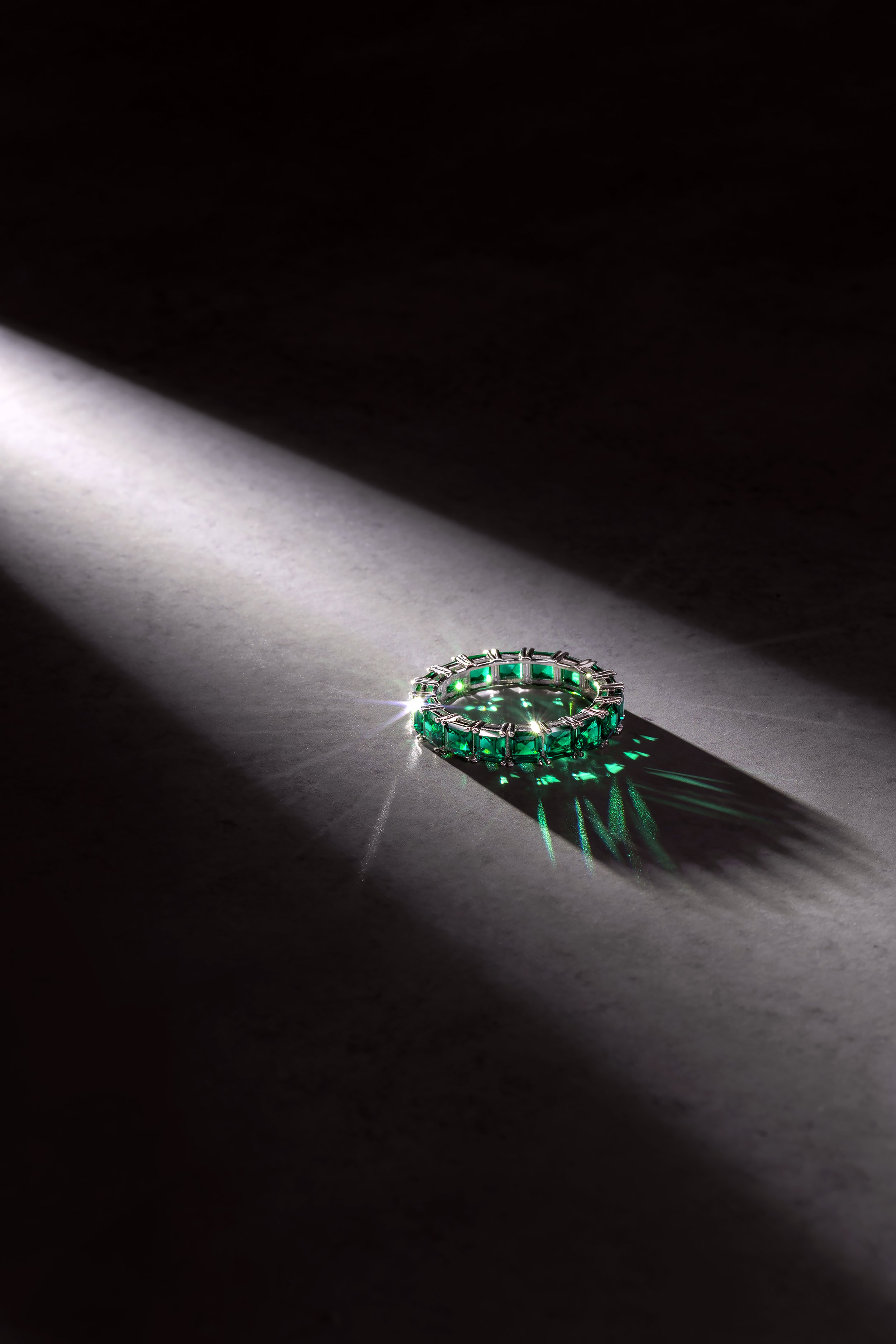 Emerald Eternity Band jewelry product photography by Andrew Werner AWP_5360 .jpg