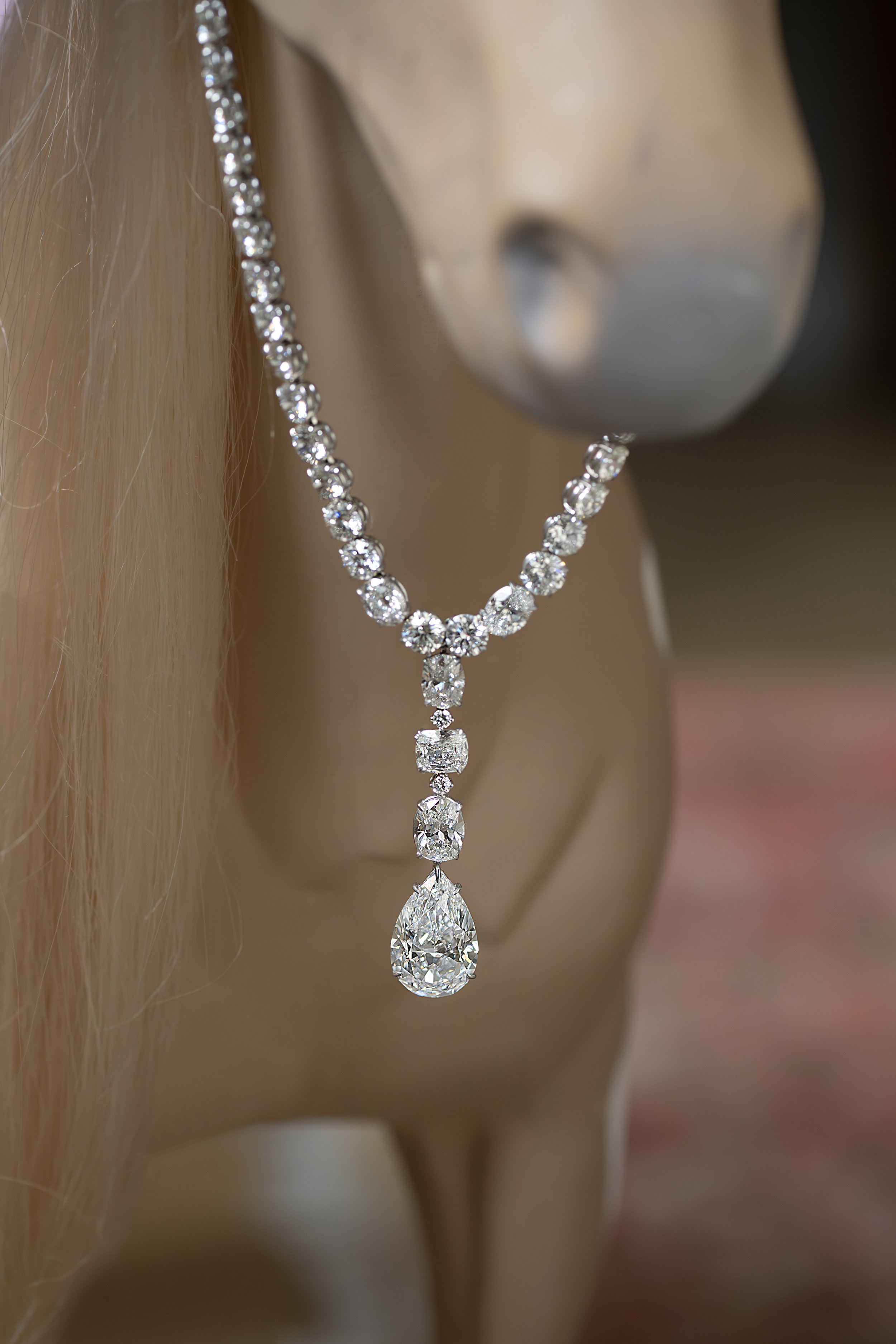 Maria Duenas Jacobs Lorraine Schwartz diamond necklace by photographer Andrew Werner - Z72_2077.jpg