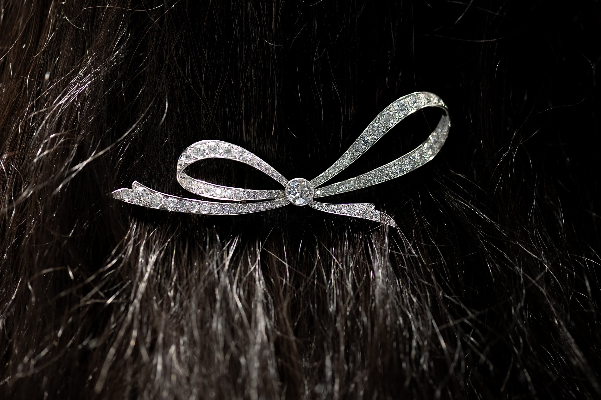 Simon Teakle Tiffany Diamond Bow at The Winter Show, January 2024 - photo by Andrew Werner.jpg