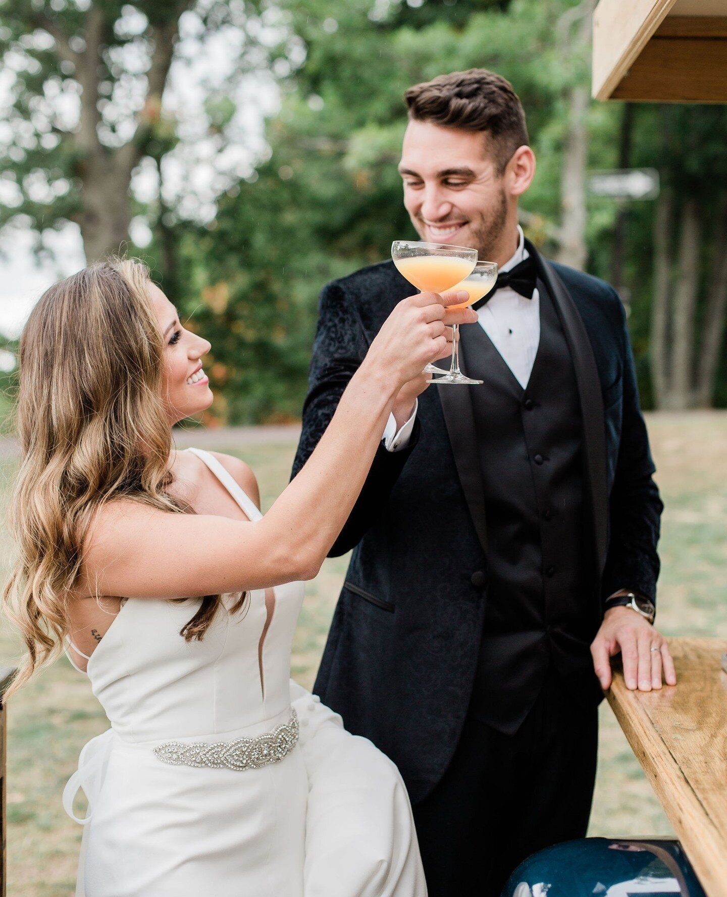 Cheers to good times! Looking forward to getting back out there in the warmer weather 😎⁠
-⁠
Photography: @christiannapolitanphoto⁠
Venue: @larzanderson