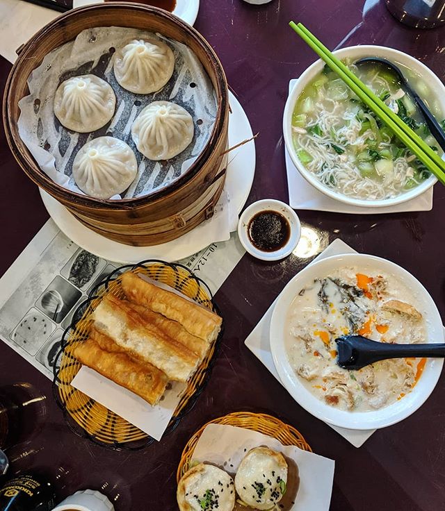 My kind of breakfast at Shanghai Dim Sum! Stack of soup filled dumplings, fried soup filled buns and savoury soy milk soup with crispy dough fritters. 🥢🥟 #breakfast #chinesebreakfast #shanghaidimsum #dimsum #scarborough
.
.
#foodblog #instafood #to