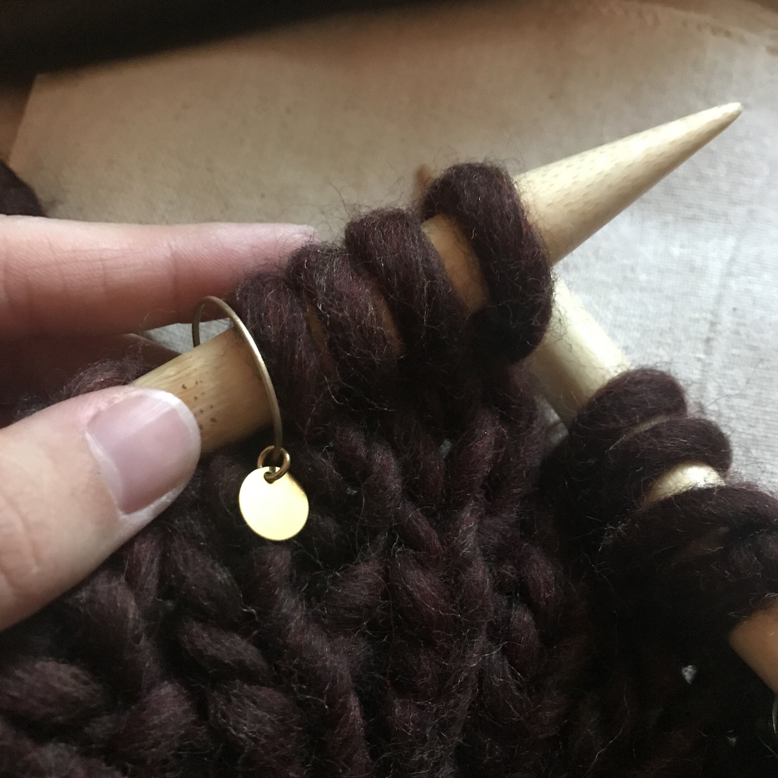 Knitting stitch marker with a natural stone