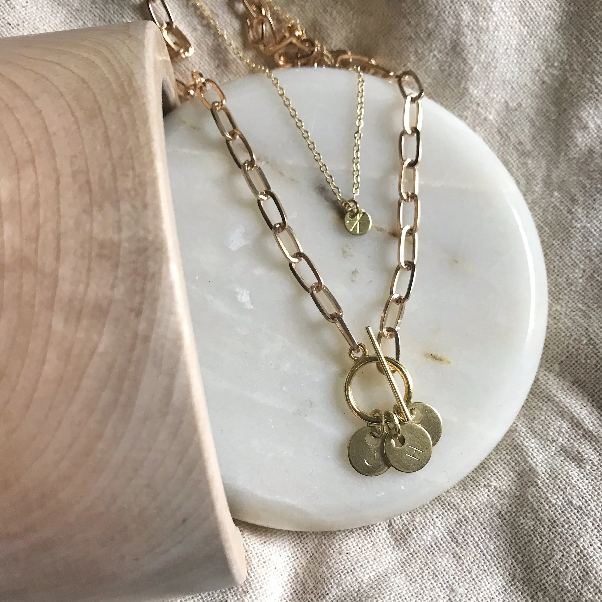 CHUNKY CHAIN INITIAL NECKLACE 