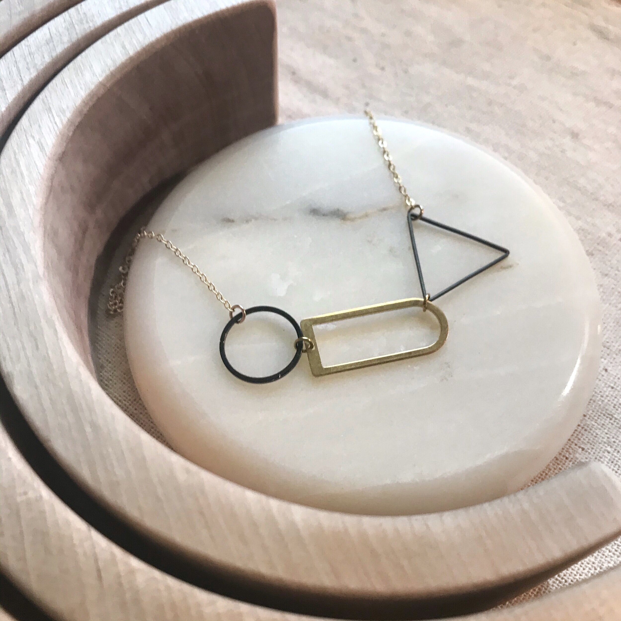 SHAPES NECKLACE 