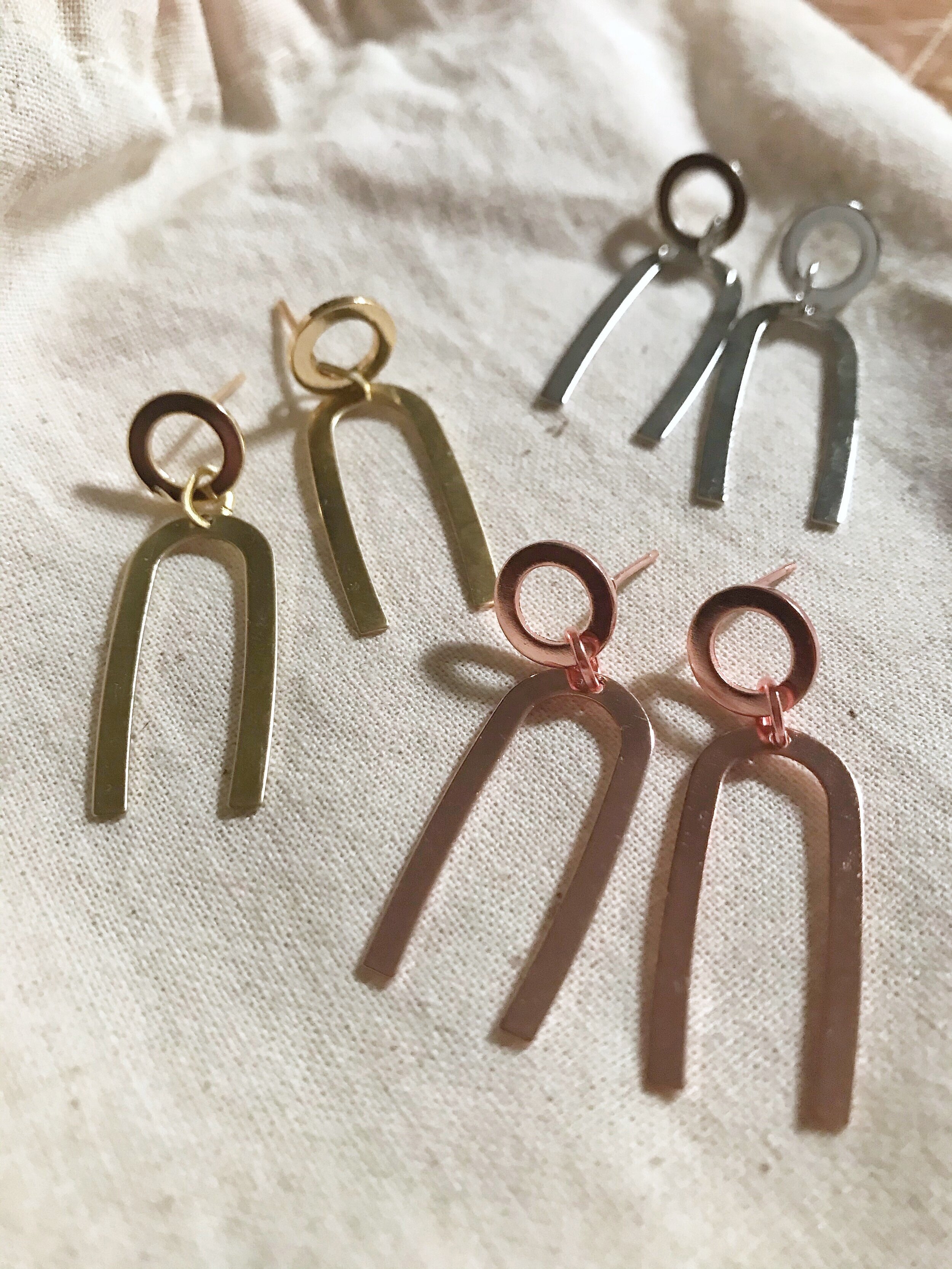 S|S MINI ARCH + CIRCLE POST EARRINGS