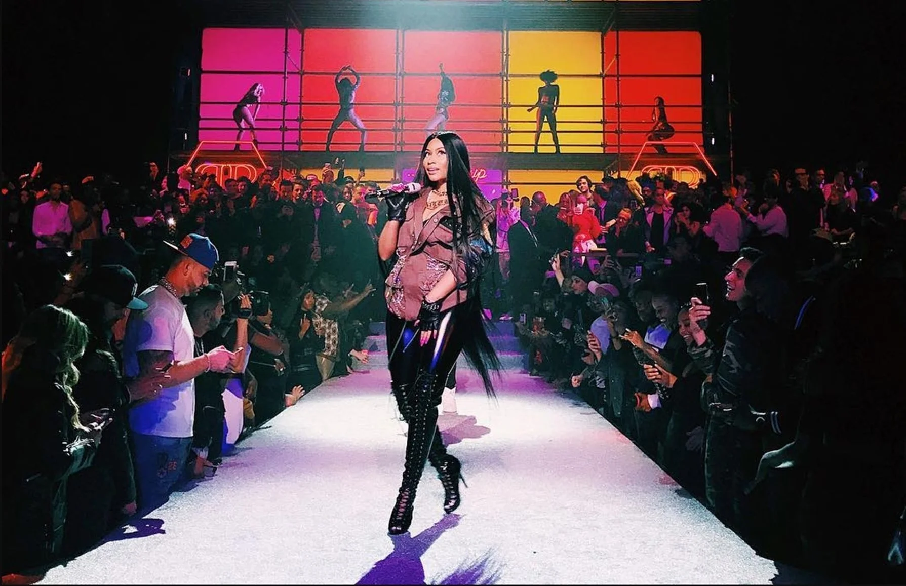 nicki-minaj-performing-at-philipp-plein-SS18-fashion-show-new-york-vogue-10sept17-instagram-eugenwarda.jpg