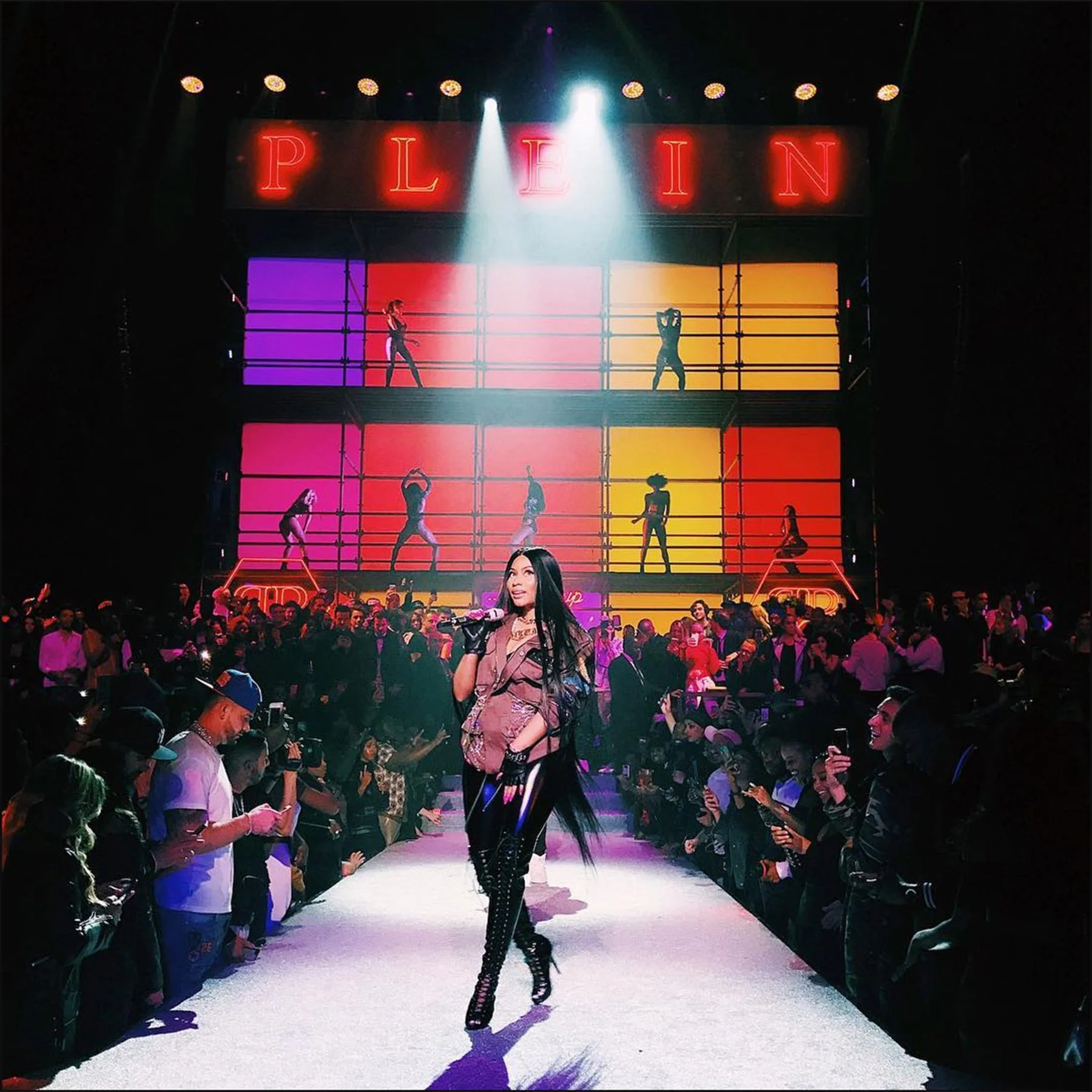 nicki-minaj-performing-at-philipp-plein-SS18-fashion-show-new-york-vogue-10sept17-instagram-eugenwarda.jpg