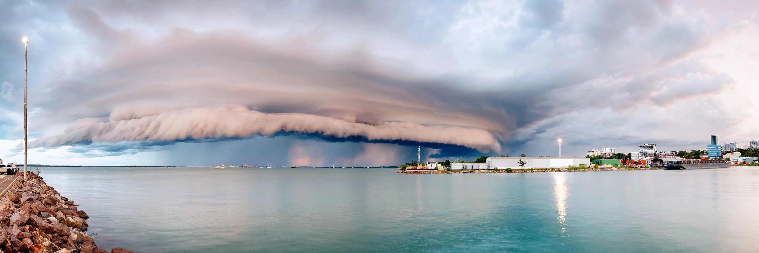 SHELF CLOUD PANO FISHOSLR.jpg