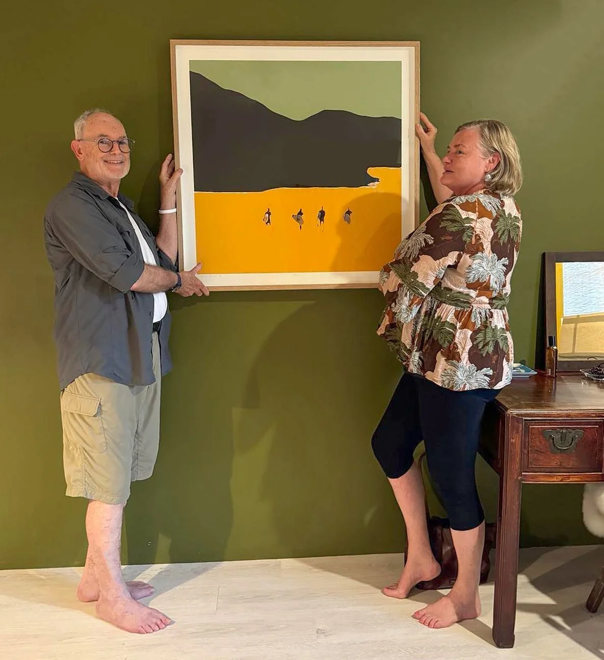 🎉 Commission complete! 🌊 Fi &amp; Brendan loved my edition print &ldquo;Back Beach II,&rdquo; but we customised the colors to match their stunning new decor! 🎨✨ Together, we created the perfect vibe for their space. 90 x 90 cm of beauty! 🖼️❤️ 

#