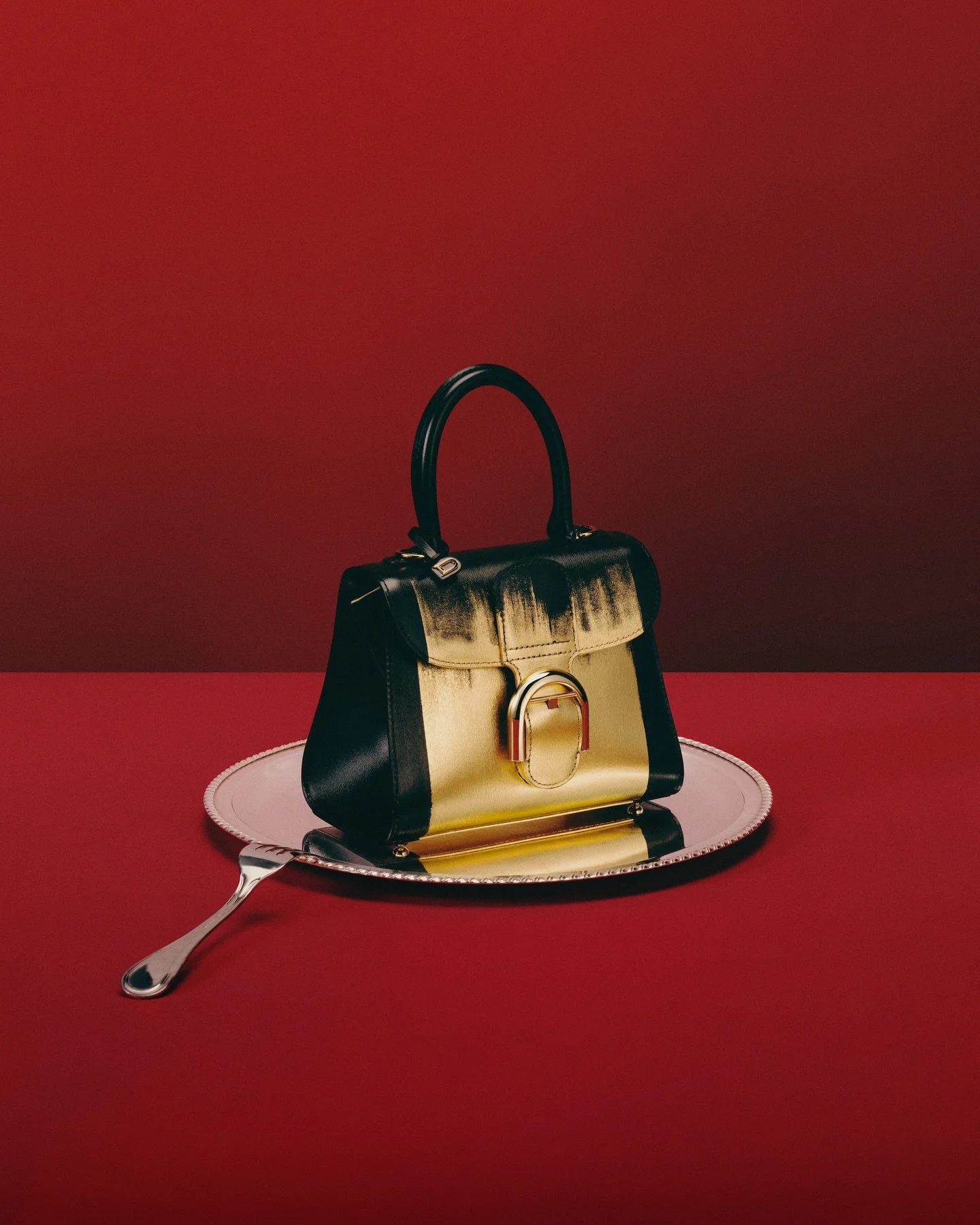 @delvaux elevates the year-end season into an art form: delicate craftsmanship intertwines with festive spirit, with every detail capturing a touching moment. Over the span of three Acts, The Art of Preparation, The Celebration of Craft, and The Poet