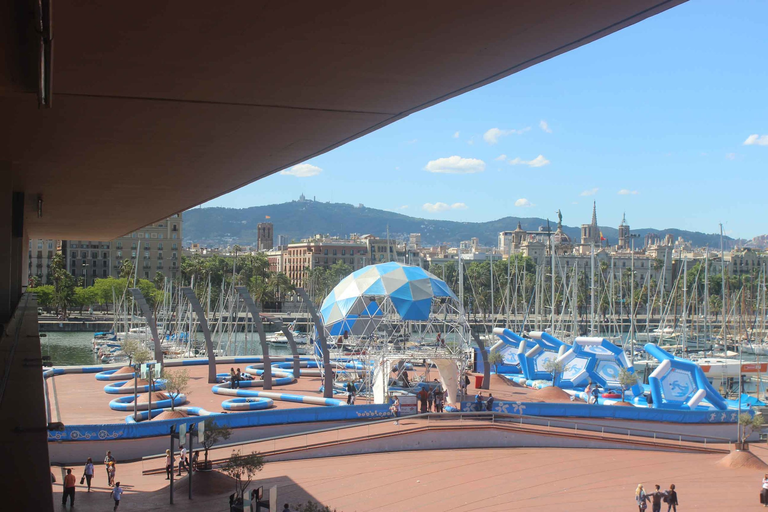   Jump outside the box with the family in the Port of Barcelona  