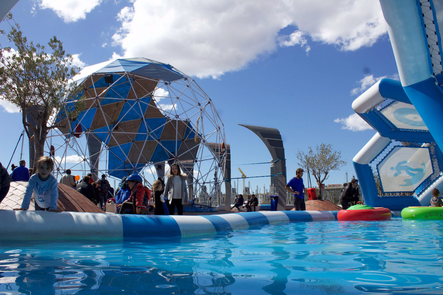   Where hiflying kids play   Bubbleparc is a micro entertainment park that jumps outside the box every summer in the Edinburgh, Falkirk and Barcelona, providing a perfect opportunity for visiting children to let off steam. 