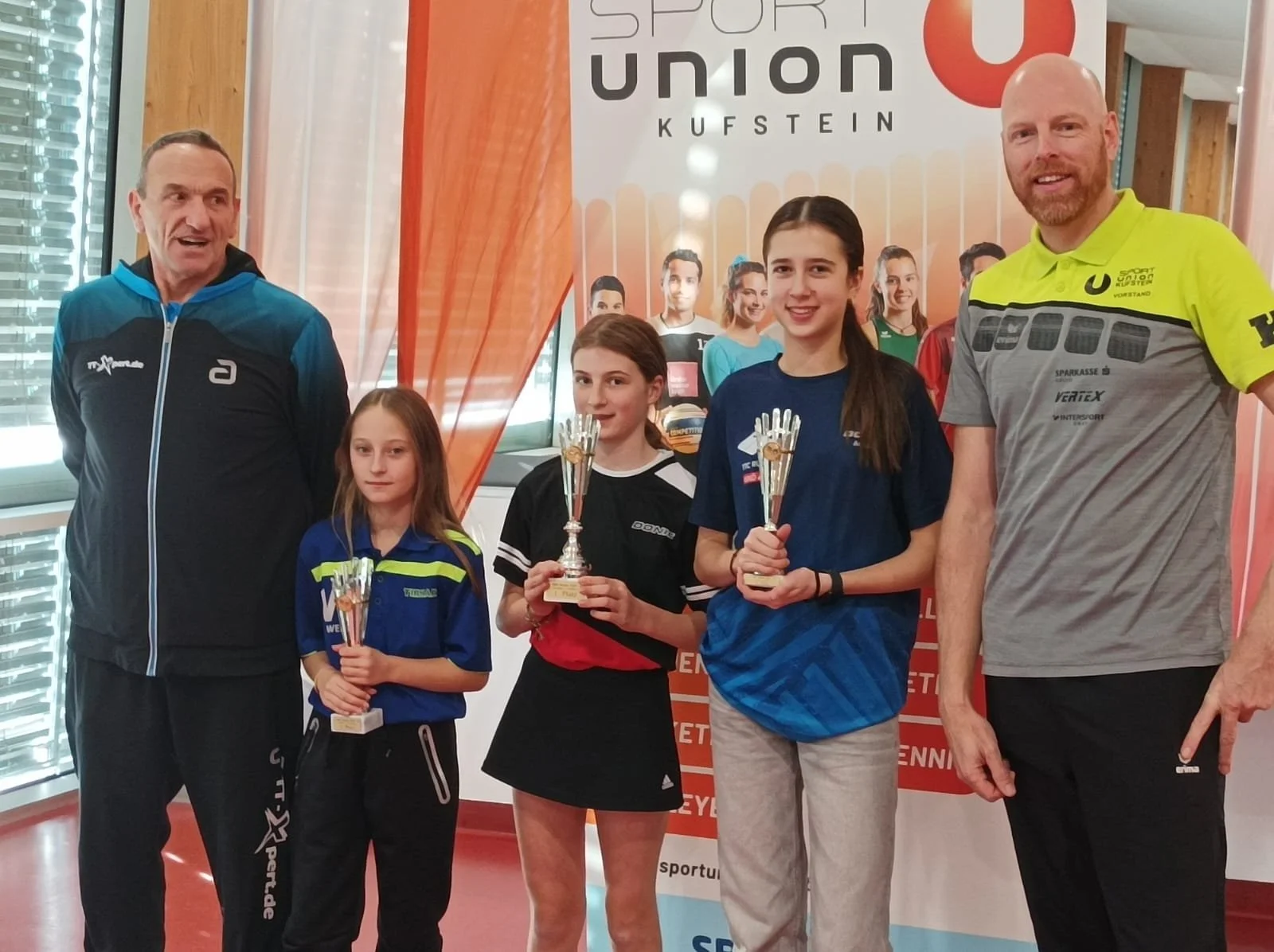 Andjela 2 von rechts beim WIN Turnier.jpeg